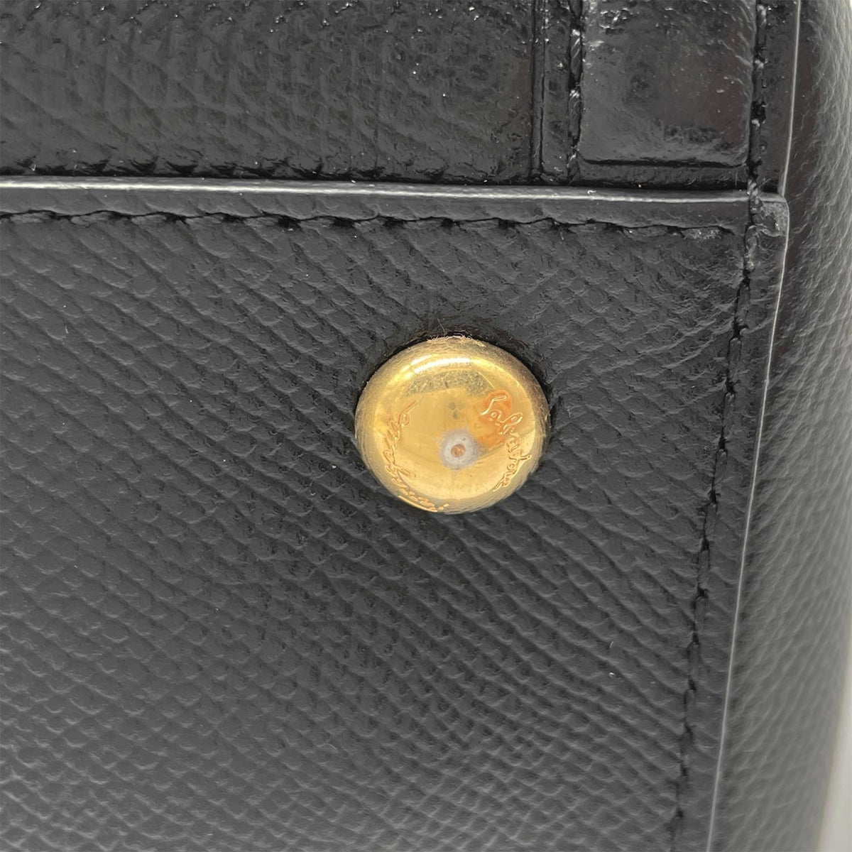 Salvatore Ferragamo Black Leather Shoulder Bag (Pre-Owned)