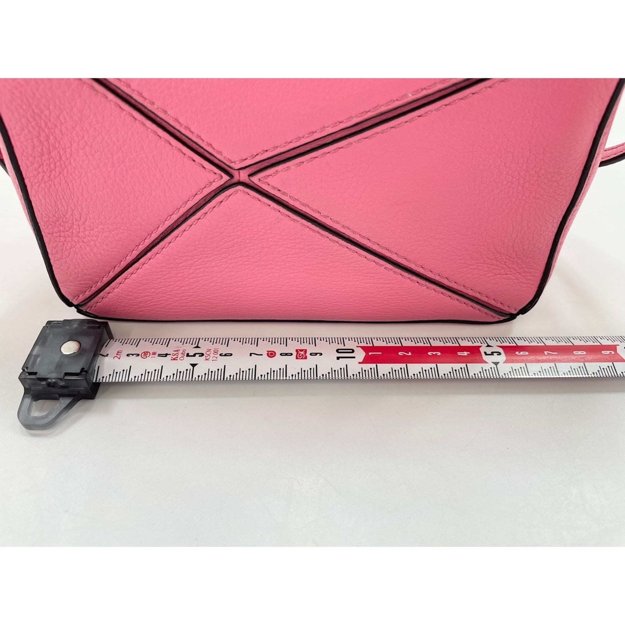 Loewe Pink Shoulder Bag (Pre-Owned)