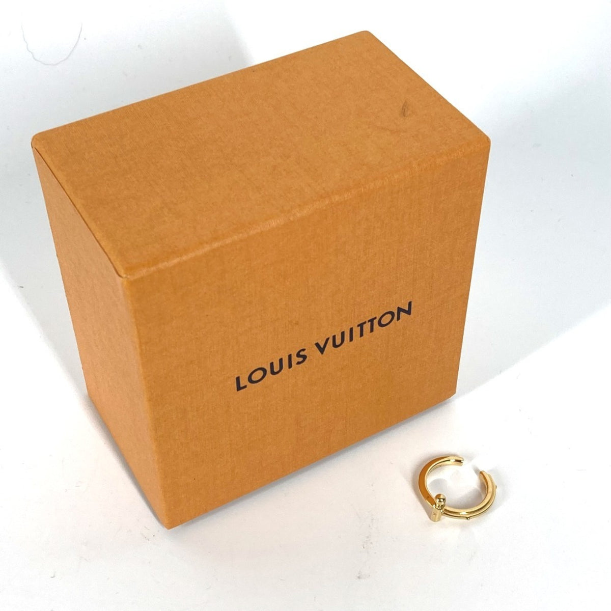 Louis Vuitton Gold Metal Band Ring (Pre-Owned)