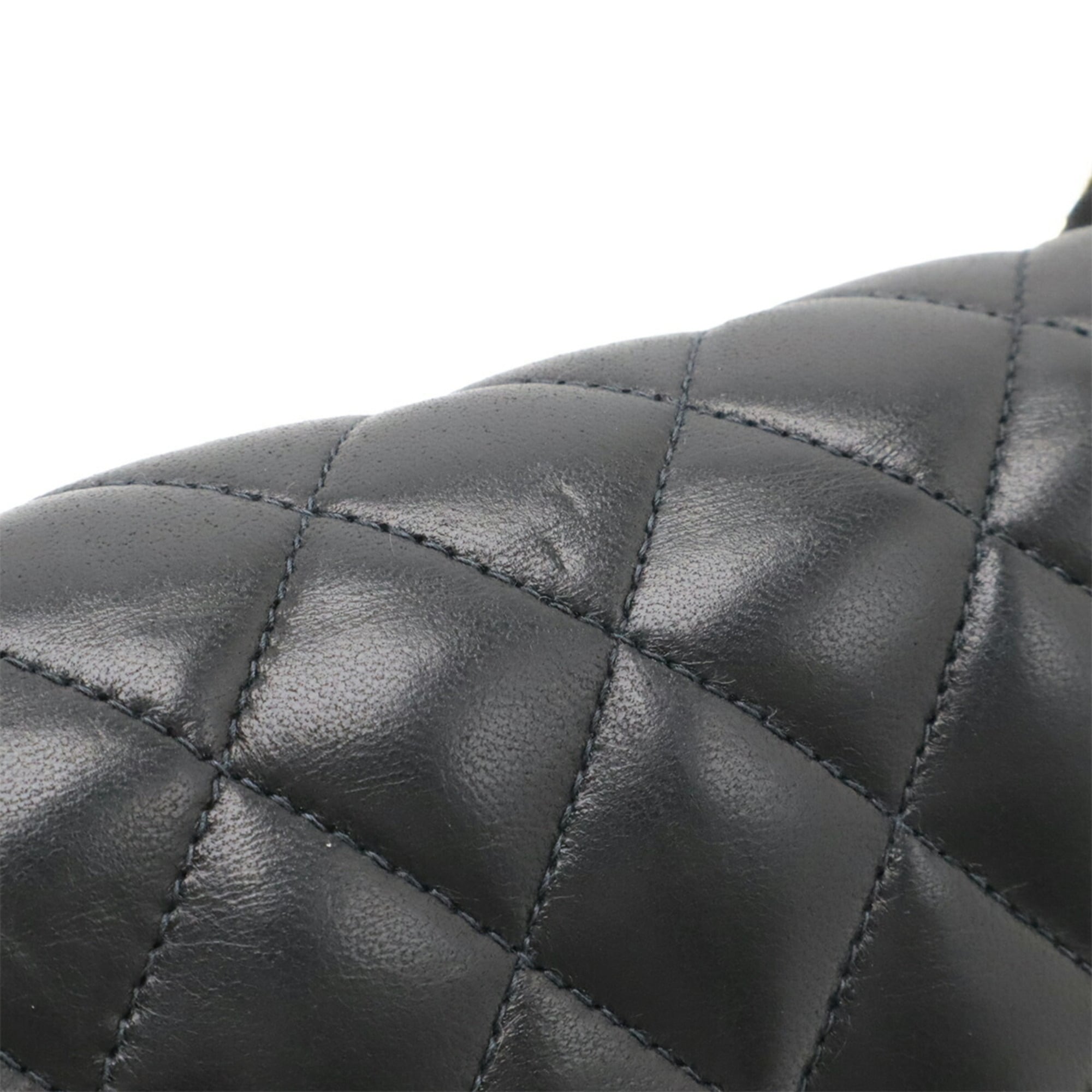 Chanel Matelasse Black Leather Shoulder Bag (Pre-Owned)