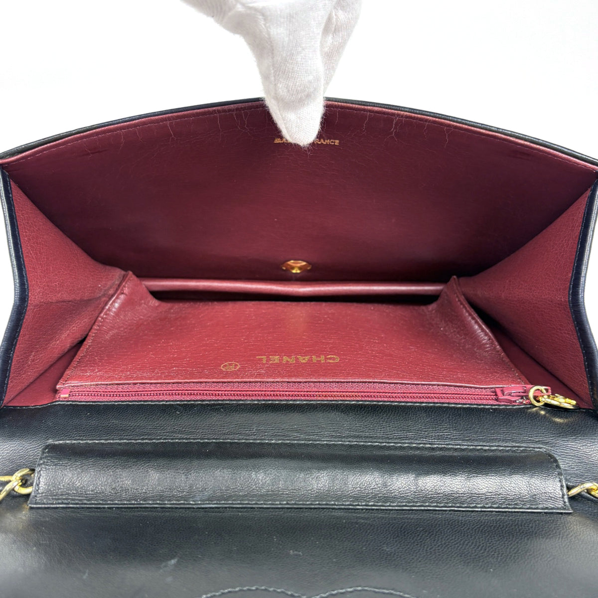 Chanel Black Leather Shoulder Bag (Pre-Owned)