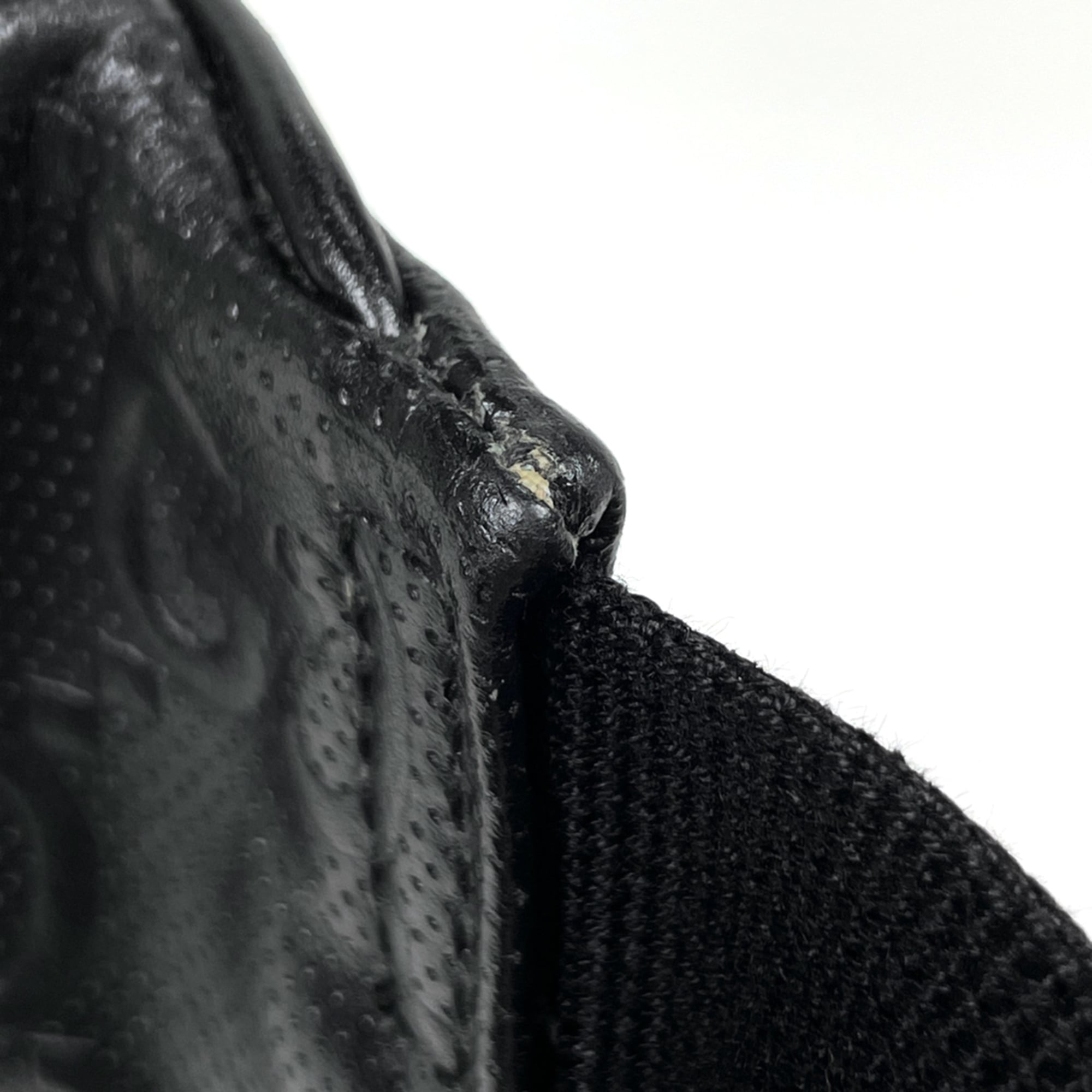 Gucci Black Leather Fanny Pack Sling Bag (Pre-Owned)