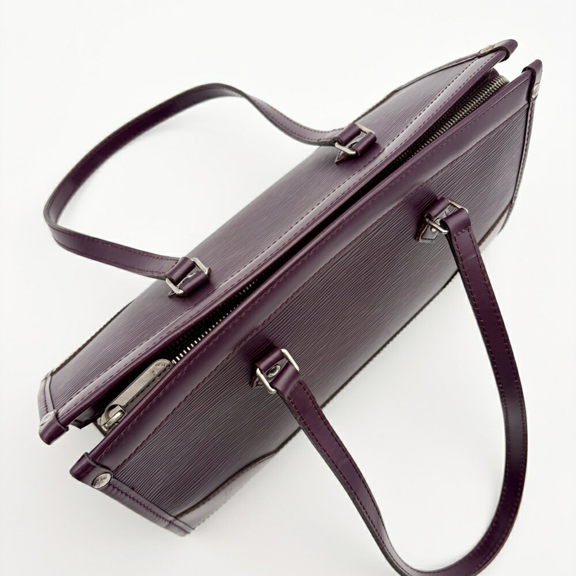 Louis Vuitton Cassis Purple Leather Shoulder Bag (Pre-Owned)