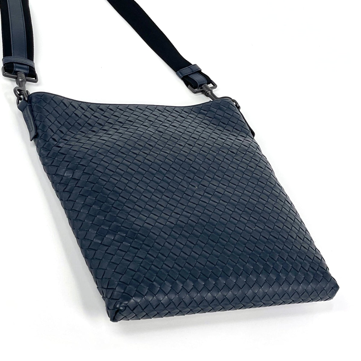 Bottega Veneta Intrecciato Navy Leather Shoulder Bag (Pre-Owned)