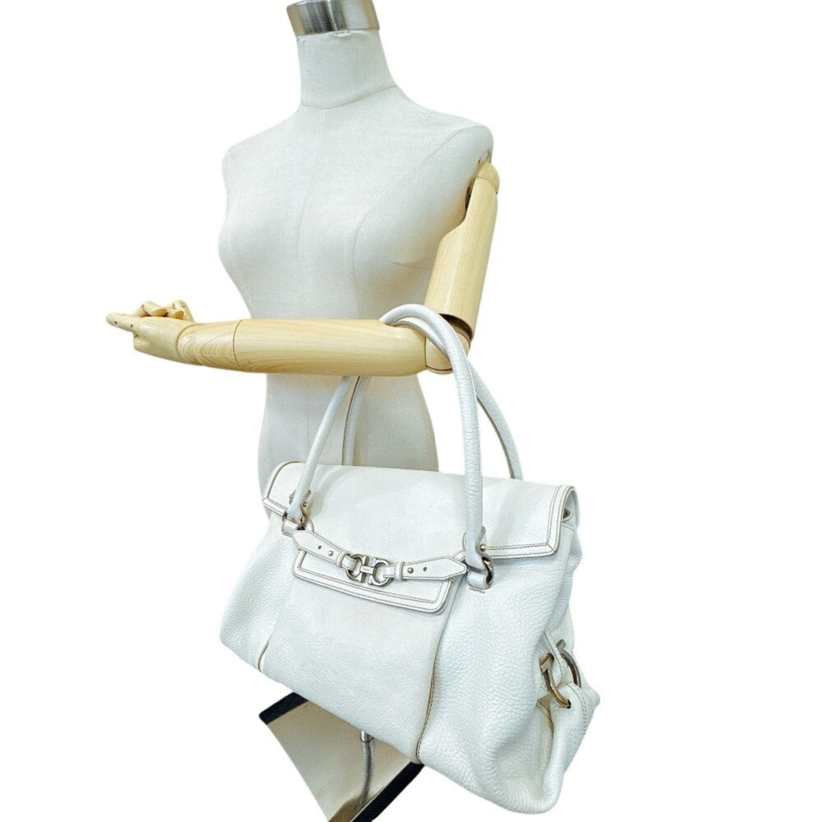 Salvatore Ferragamo White Leather Handbag Tote Bag (Pre-Owned)