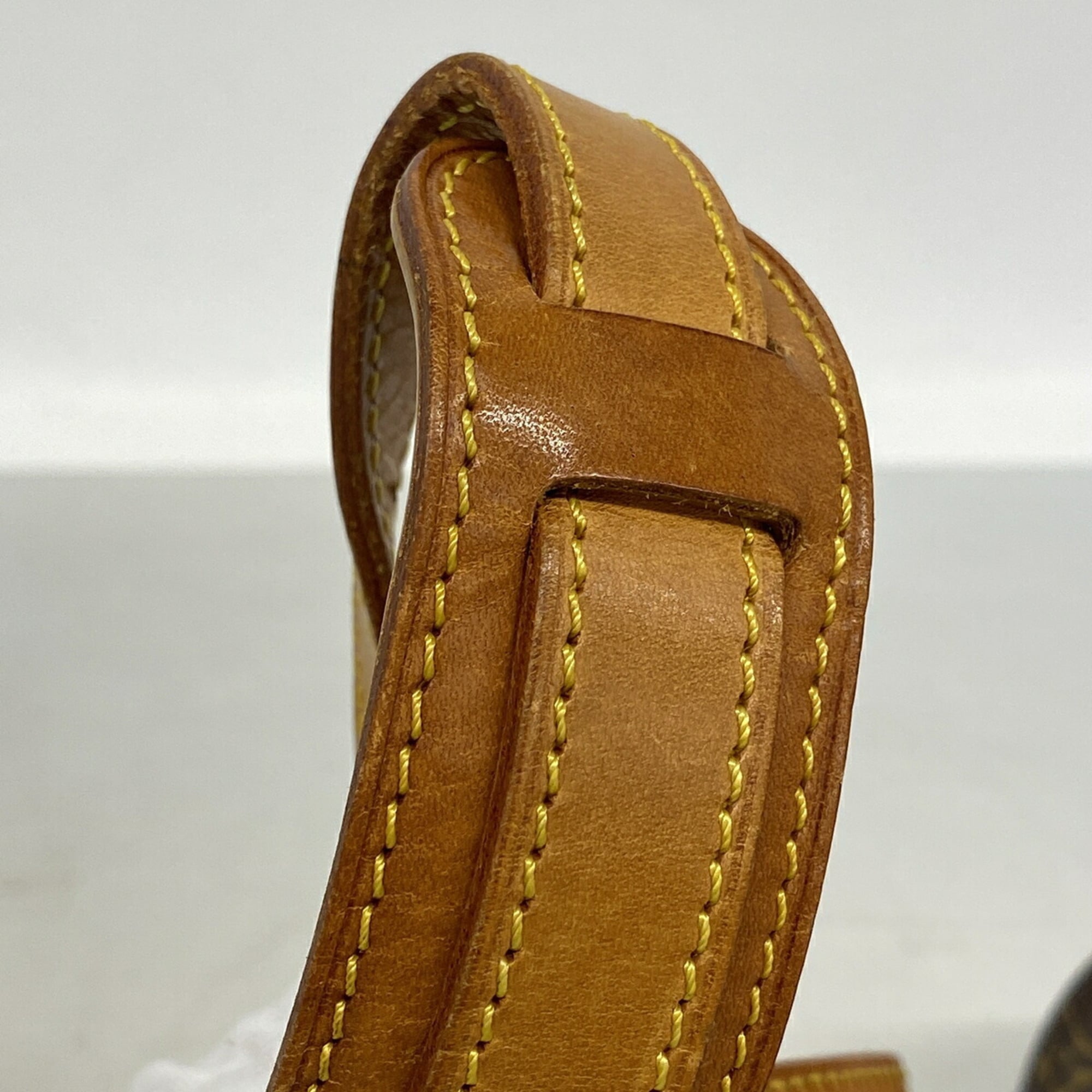 Louis Vuitton Brown Shoulder Bag (Pre-Owned)