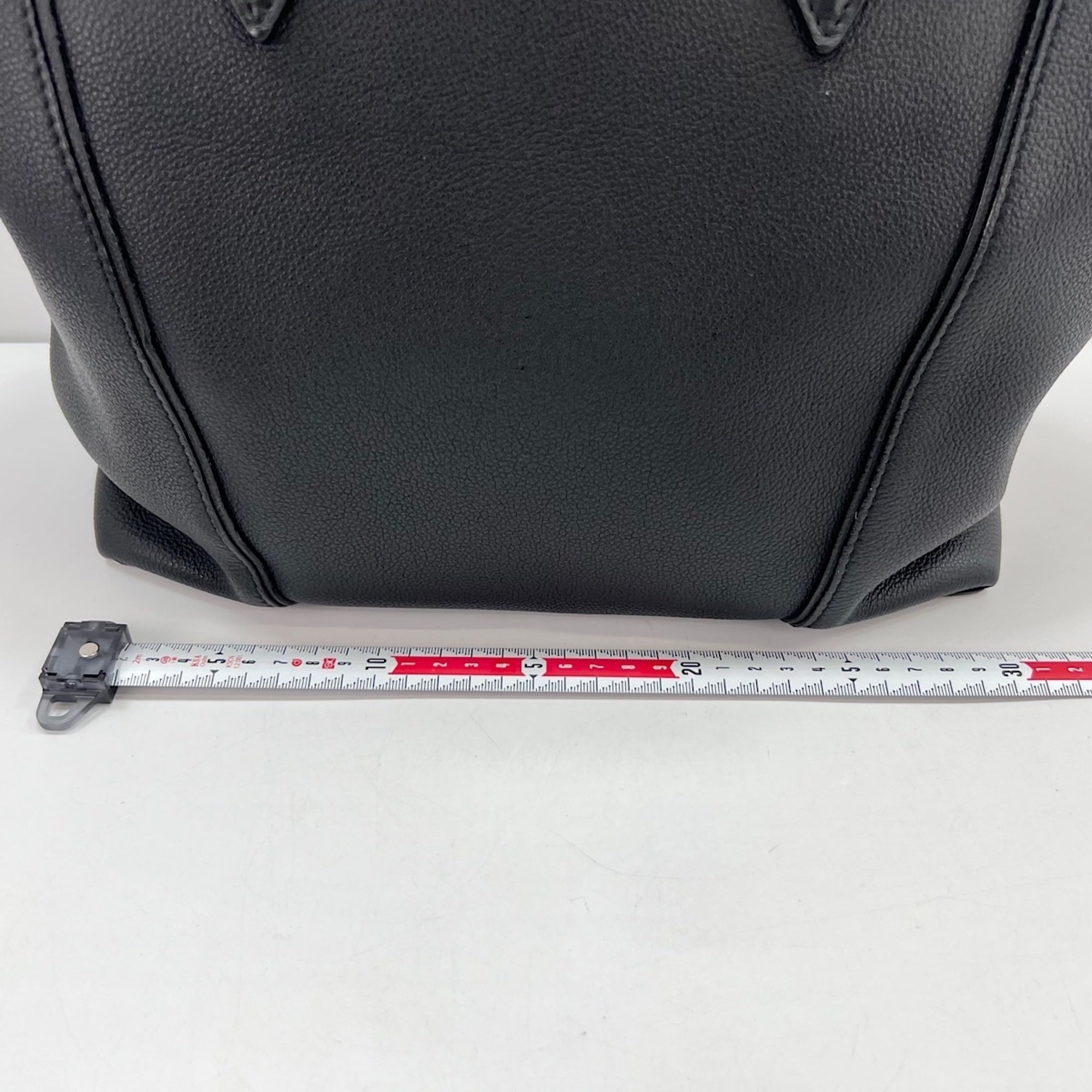Louis Vuitton Black Handbag (Pre-Owned)