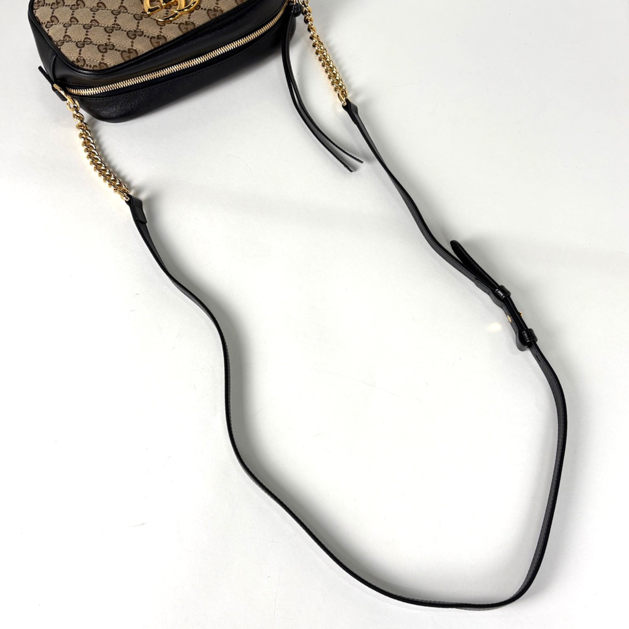 Gucci Beige Black Gg Canvas Shoulder Bag (Pre-Owned)