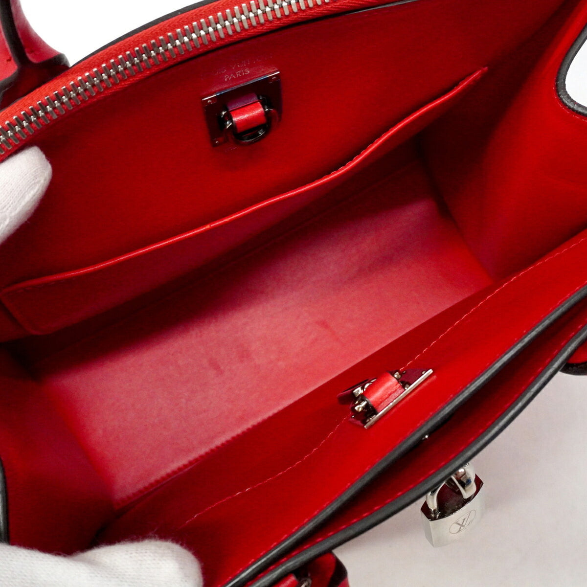 Louis Vuitton Rouge Handbag (Pre-Owned)