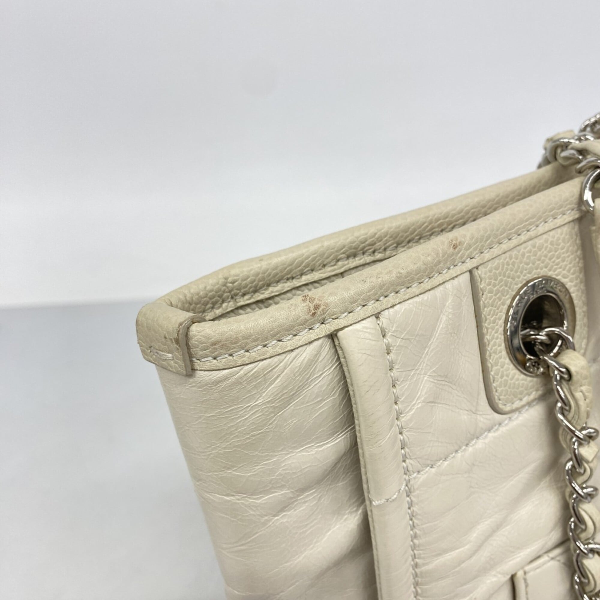 Chanel Ivory Leather Tote Bag (Pre-Owned)