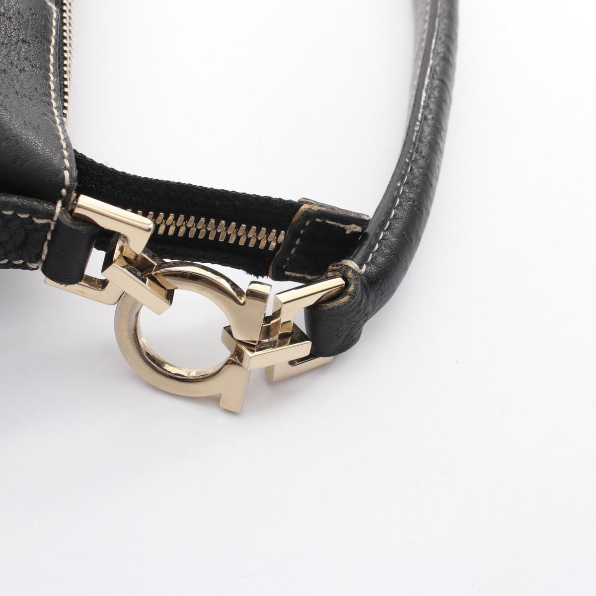 Salvatore Ferragamo Black Leather Handbag Shoulder Bag (Pre-Owned)