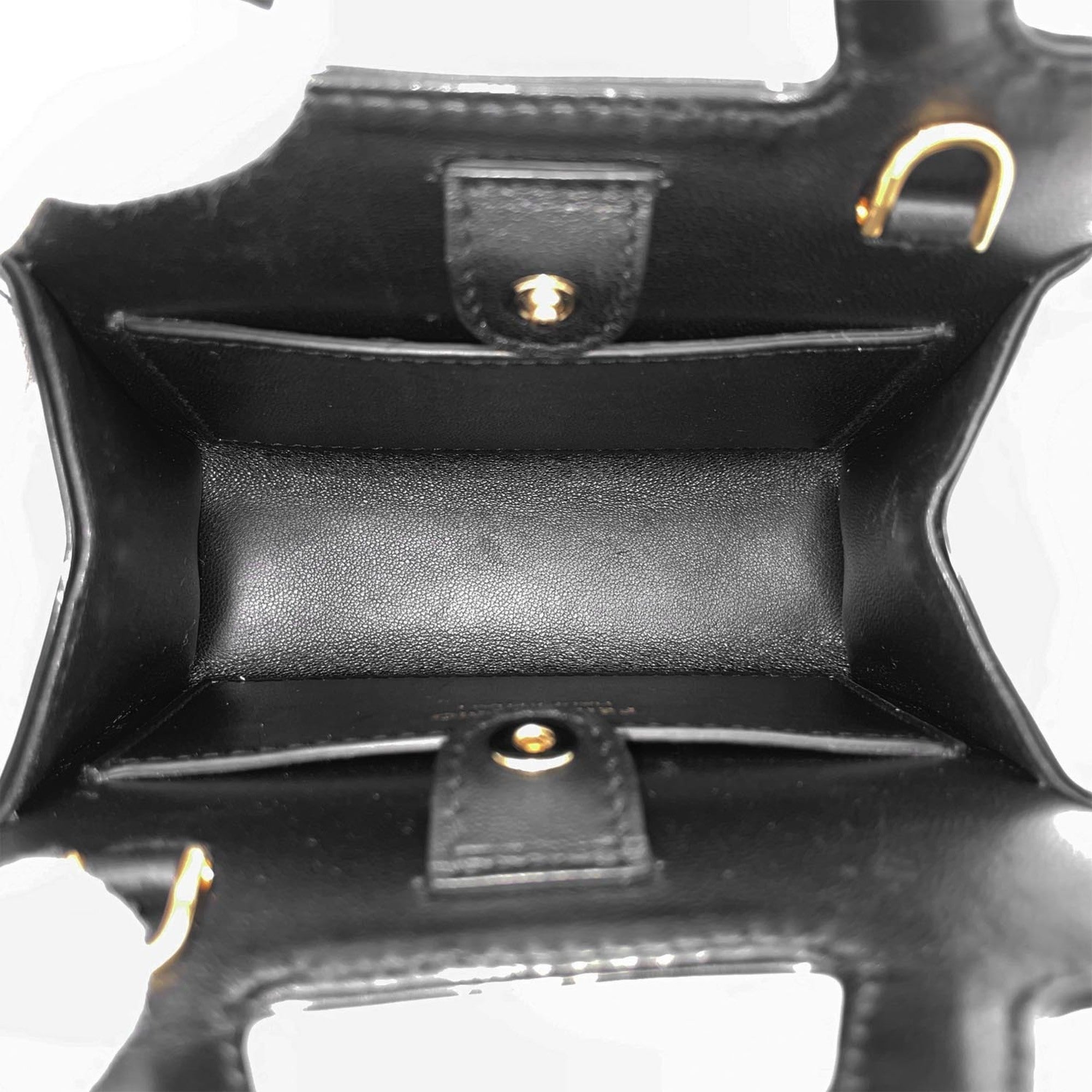 Salvatore Ferragamo Black Metal Leather Shoulder Bag (Pre-Owned)