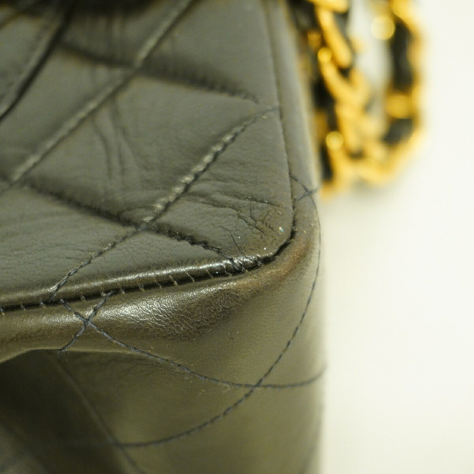Chanel Black Leather Shoulder Bag (Pre-Owned)