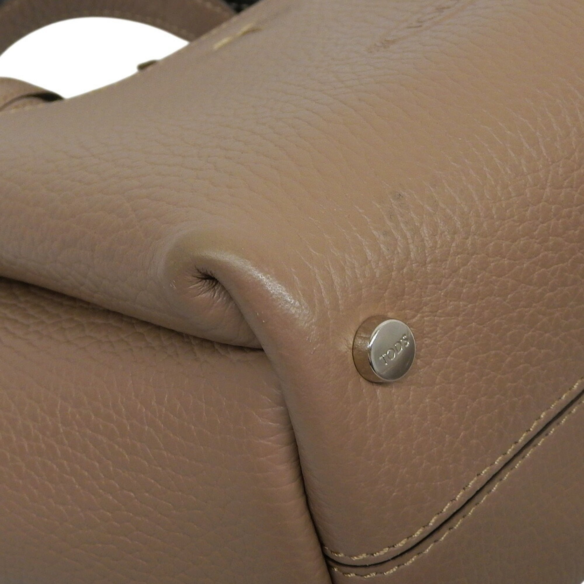 Tod's Beige Leather Handbag (Pre-Owned)