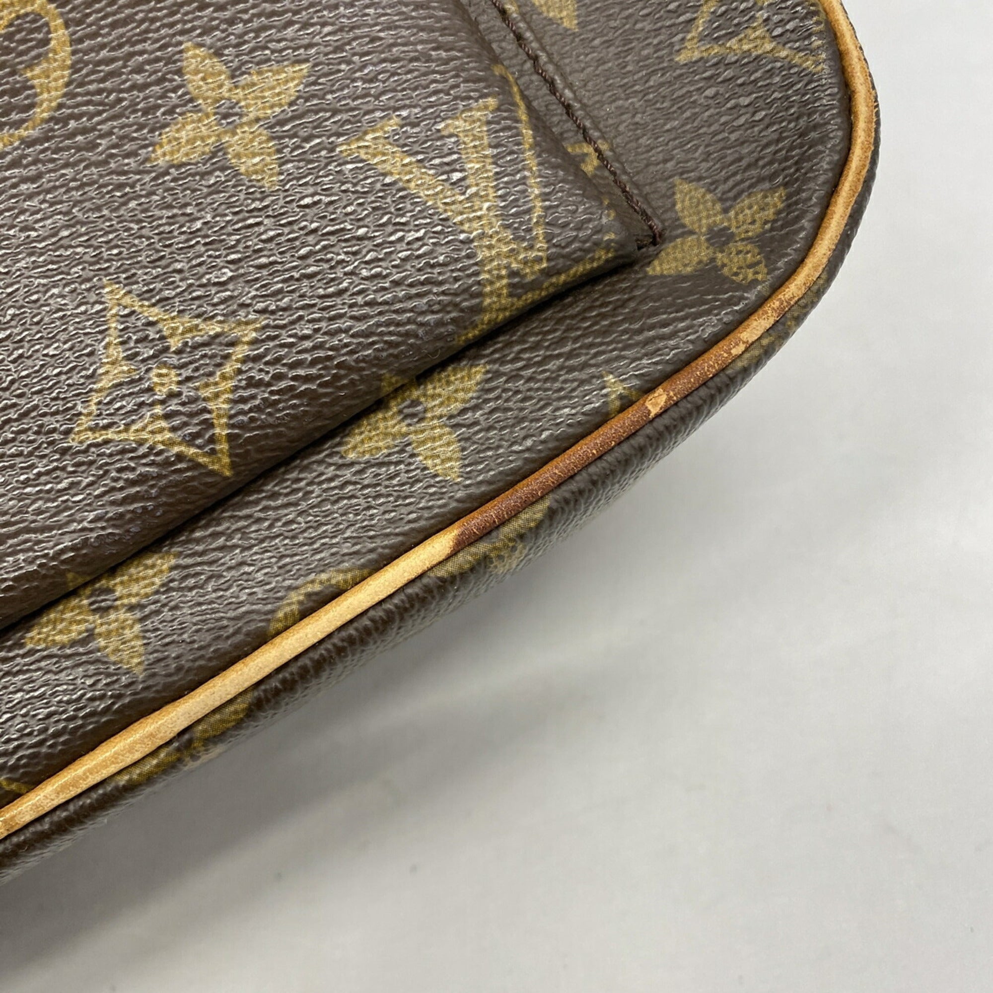 Louis Vuitton Brown Handbag (Pre-Owned)