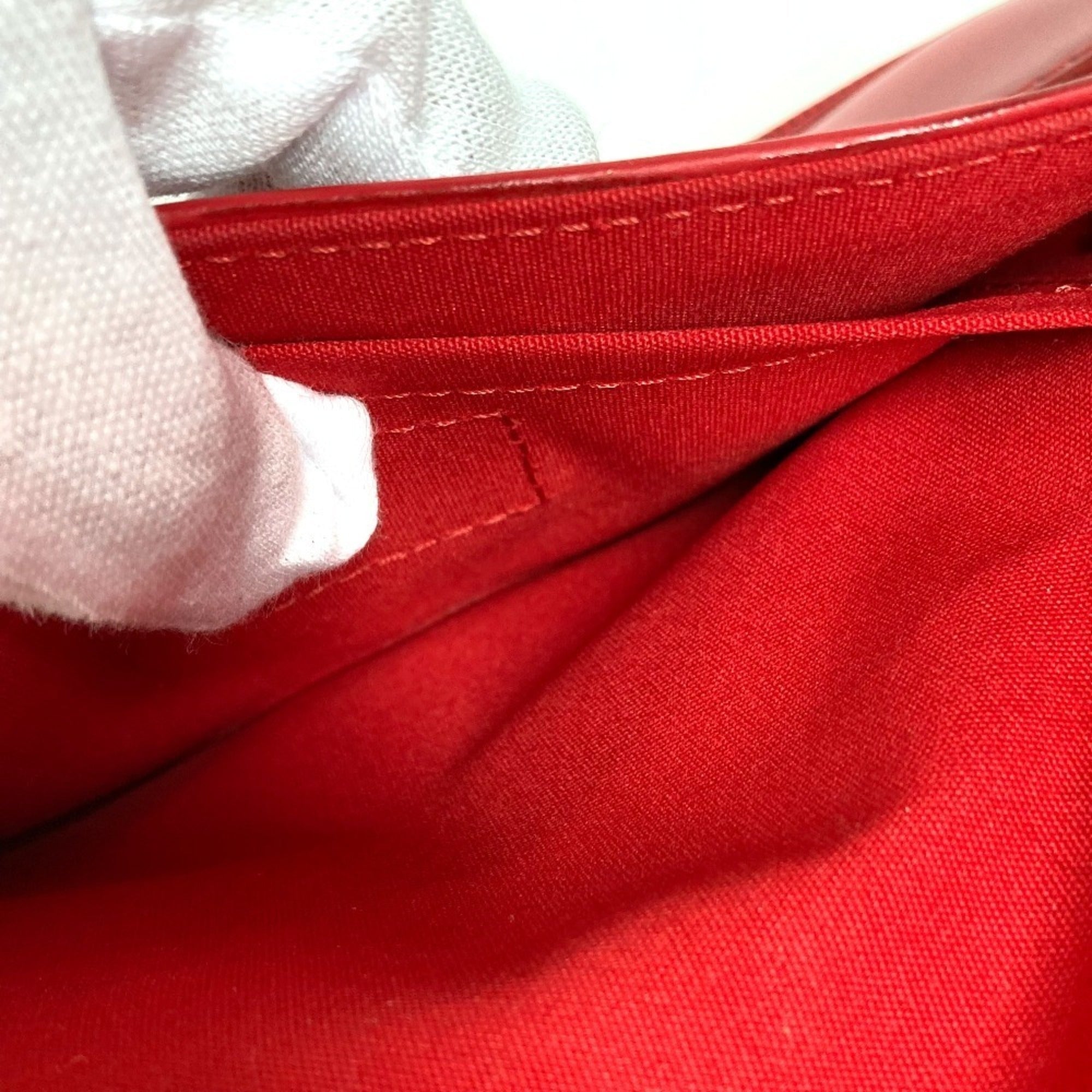Louis Vuitton Epi Red Color Epi Leather Pochette Shoulder Bag (Pre-Owned)