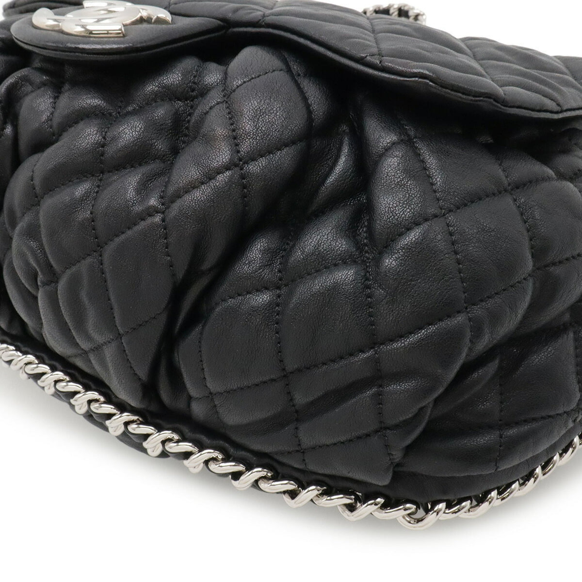 Chanel Black Leather Shoulder Bag (Pre-Owned)