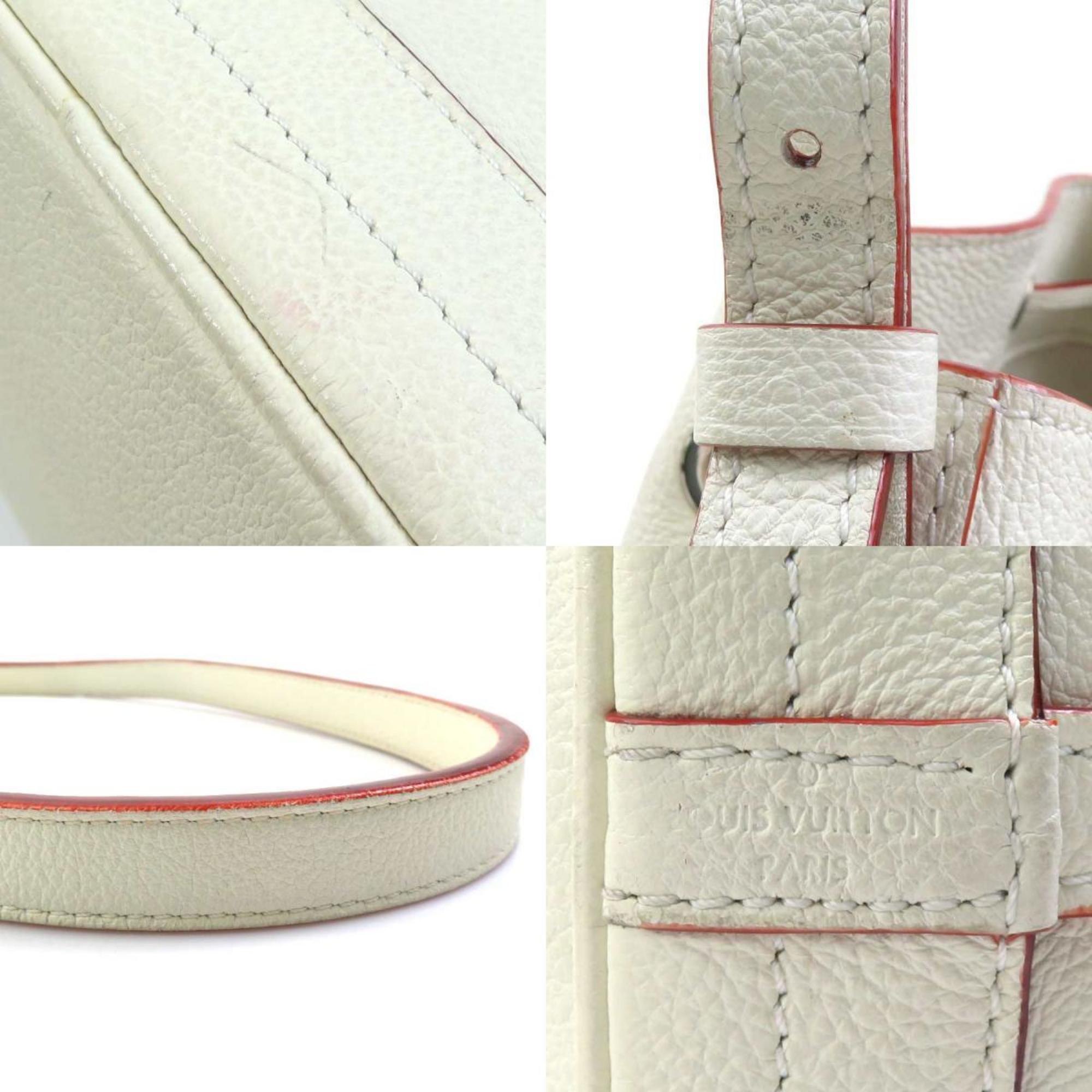 Louis Vuitton Off-White Leather Shoulder Bag (Pre-Owned)