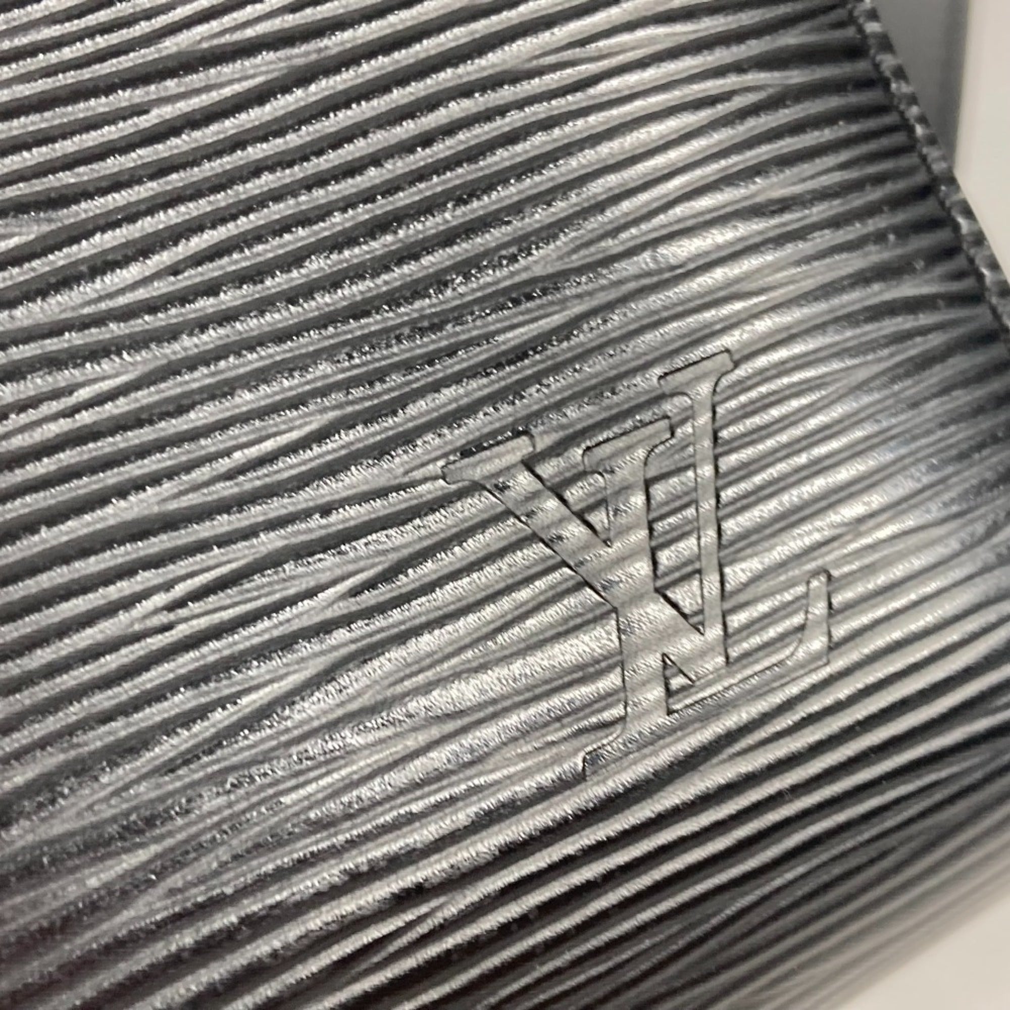 Louis Vuitton Black Noir Epi Leather Clutch Bag (Pre-Owned)