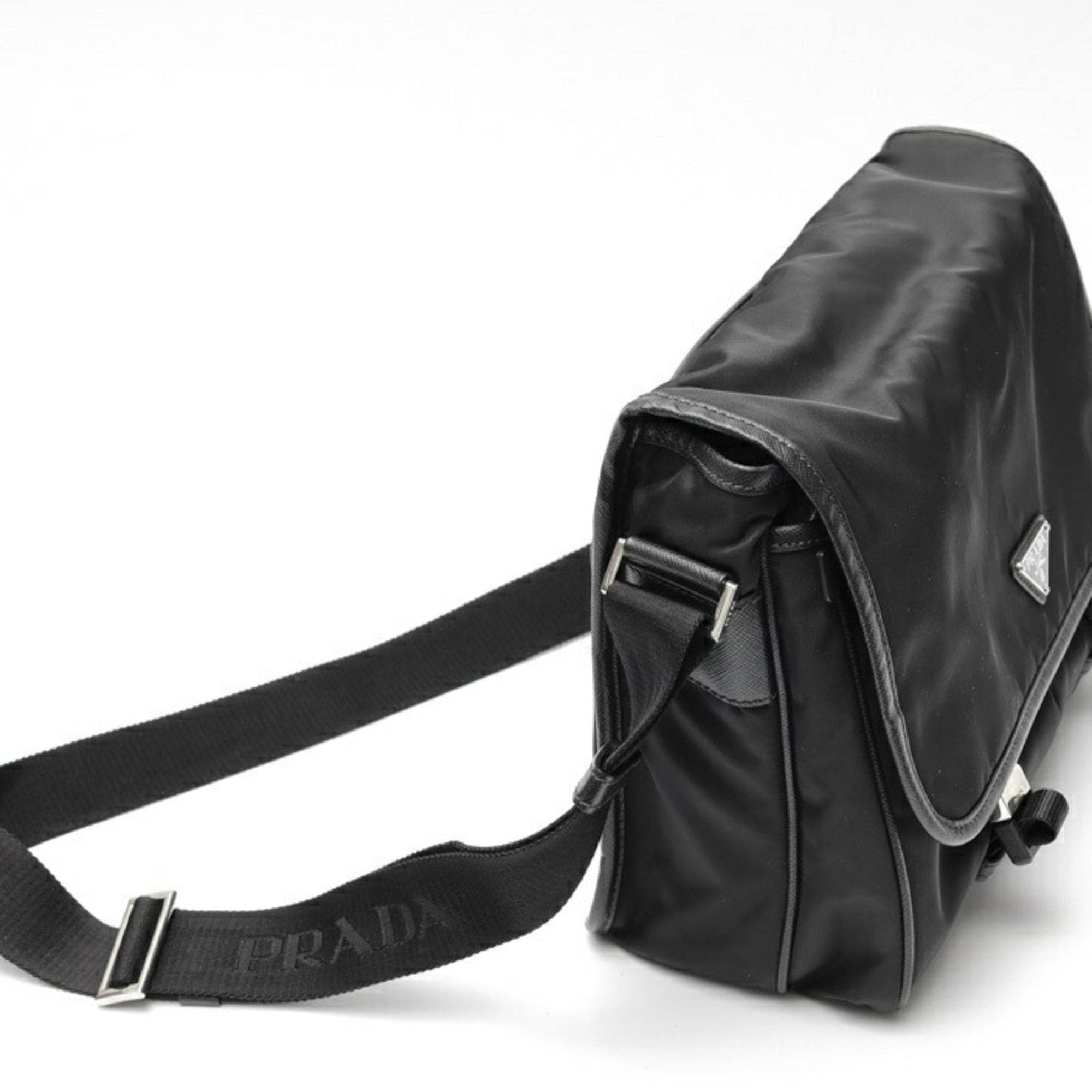 Prada Black Nylon Shoulder Bag (Pre-Owned)