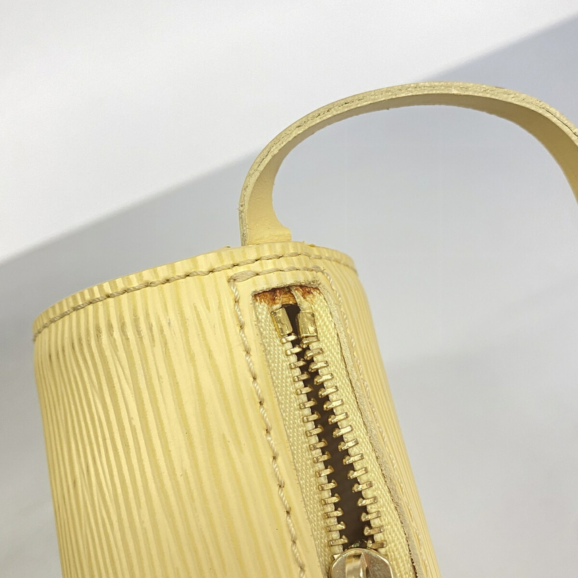 Louis Vuitton Yellow Handbag (Pre-Owned)