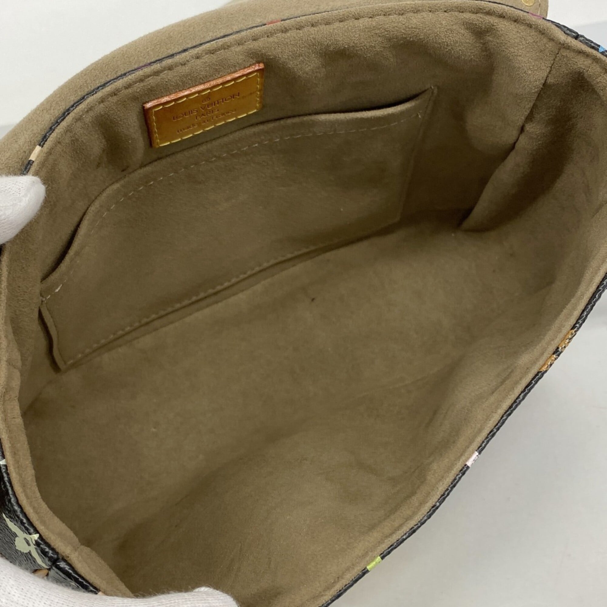 Louis Vuitton Noir Shoulder Bag (Pre-Owned)