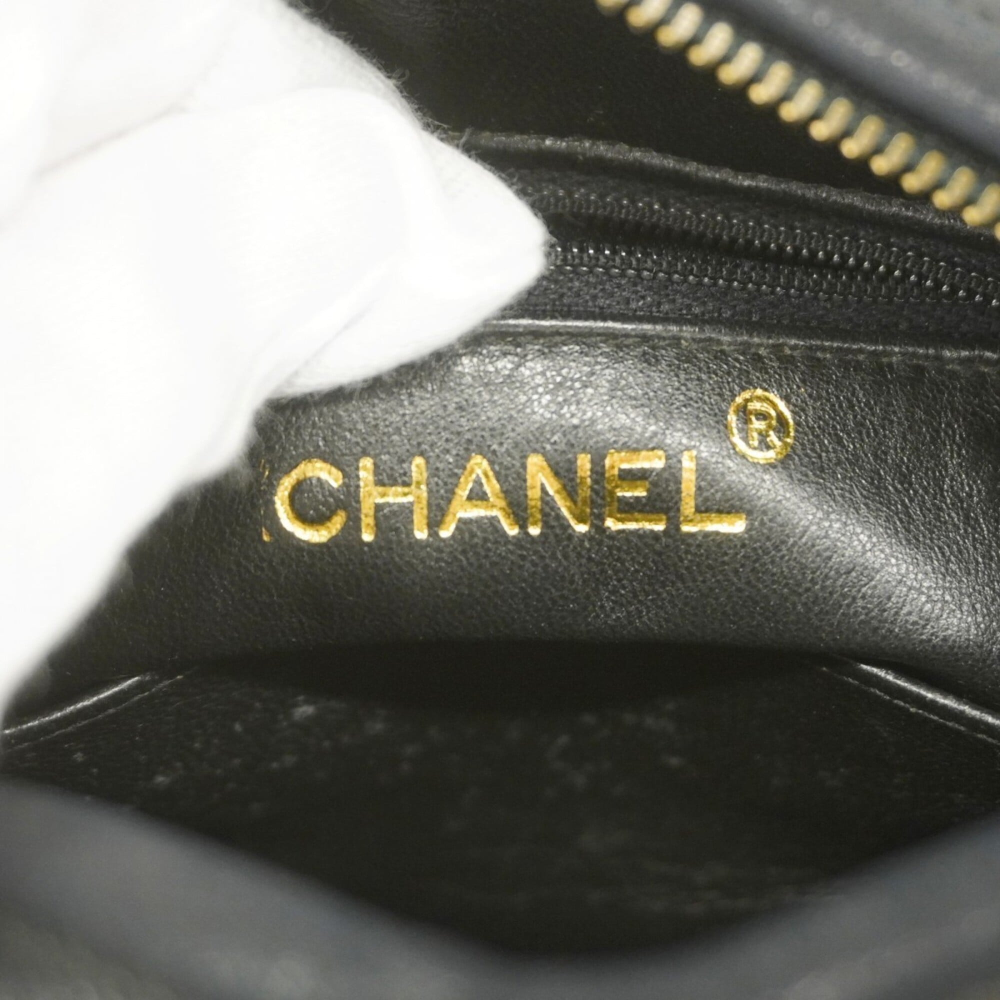 Chanel Black Leather Shoulder Bag (Pre-Owned)