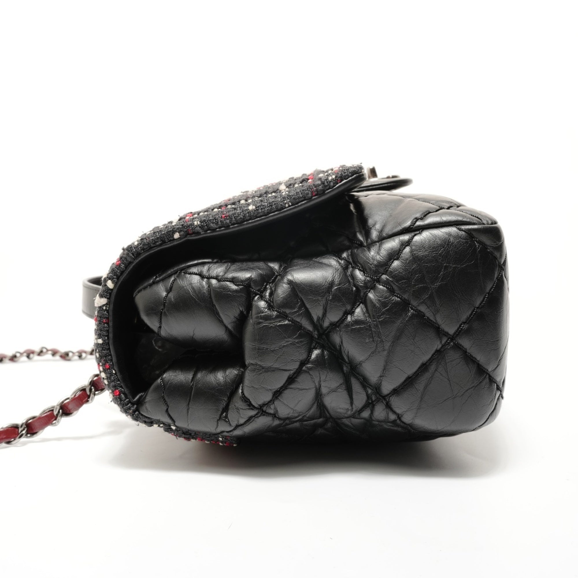 Chanel Matelasse Black Tweed Shoulder Bag (Pre-Owned)