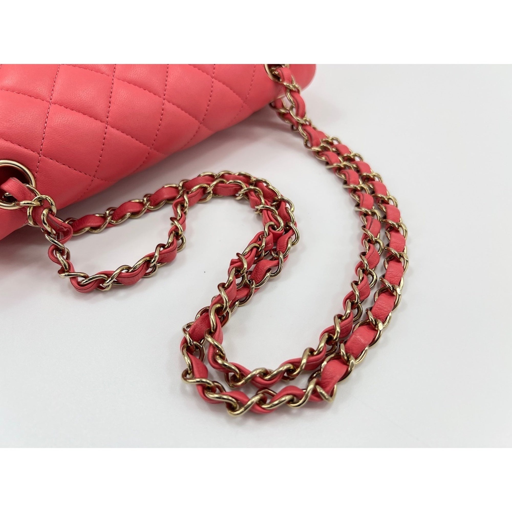 Chanel Matelasse Pink Shoulder Bag (Pre-Owned)