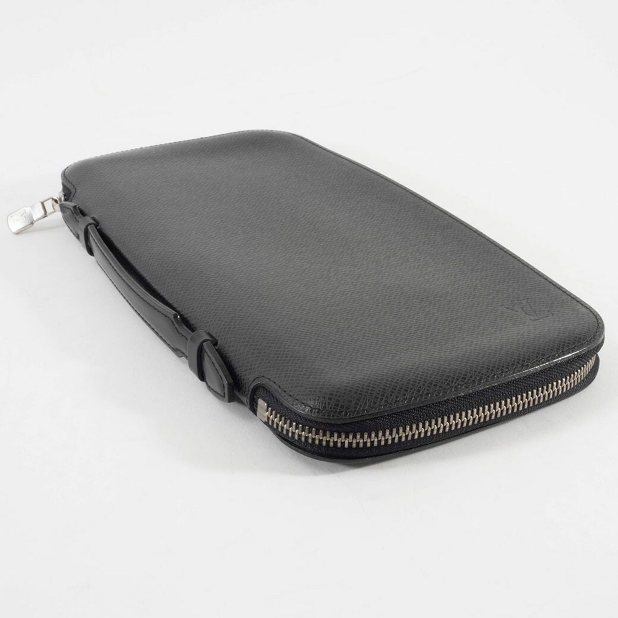 Louis Vuitton Black Taiga Leather Leather Long Bill Wallet (Bi-Fold) (Pre-Owned)