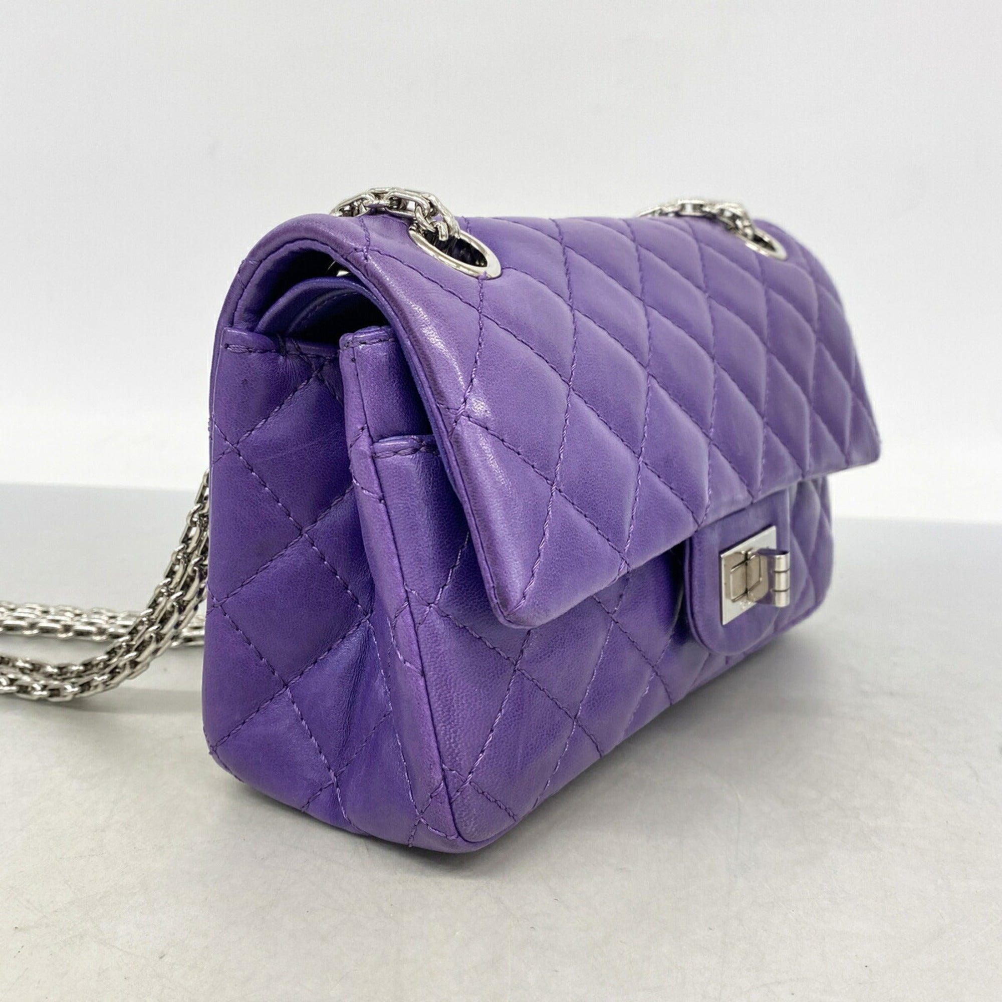 Chanel Purple Leather Shoulder Bag (Pre-Owned)