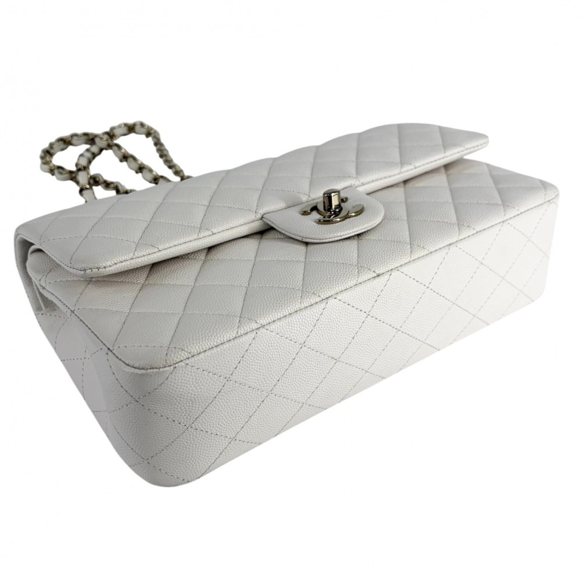 Chanel Matelasse White Grained Calfskin Shoulder Bag (Pre-Owned)