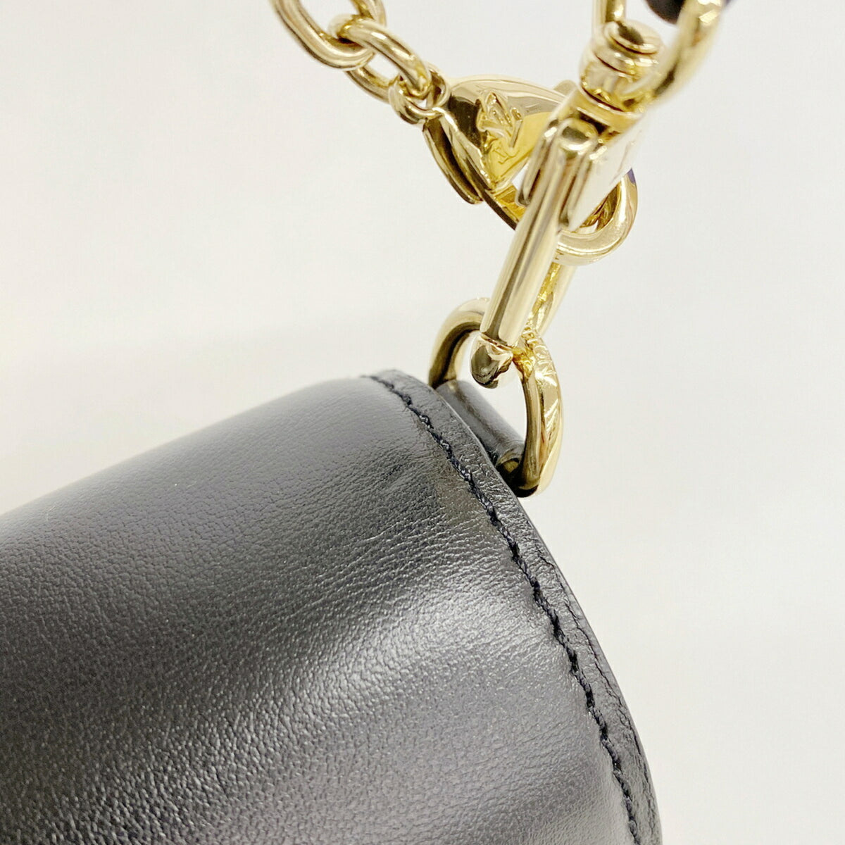 Louis Vuitton Noir Shoulder Bag (Pre-Owned)
