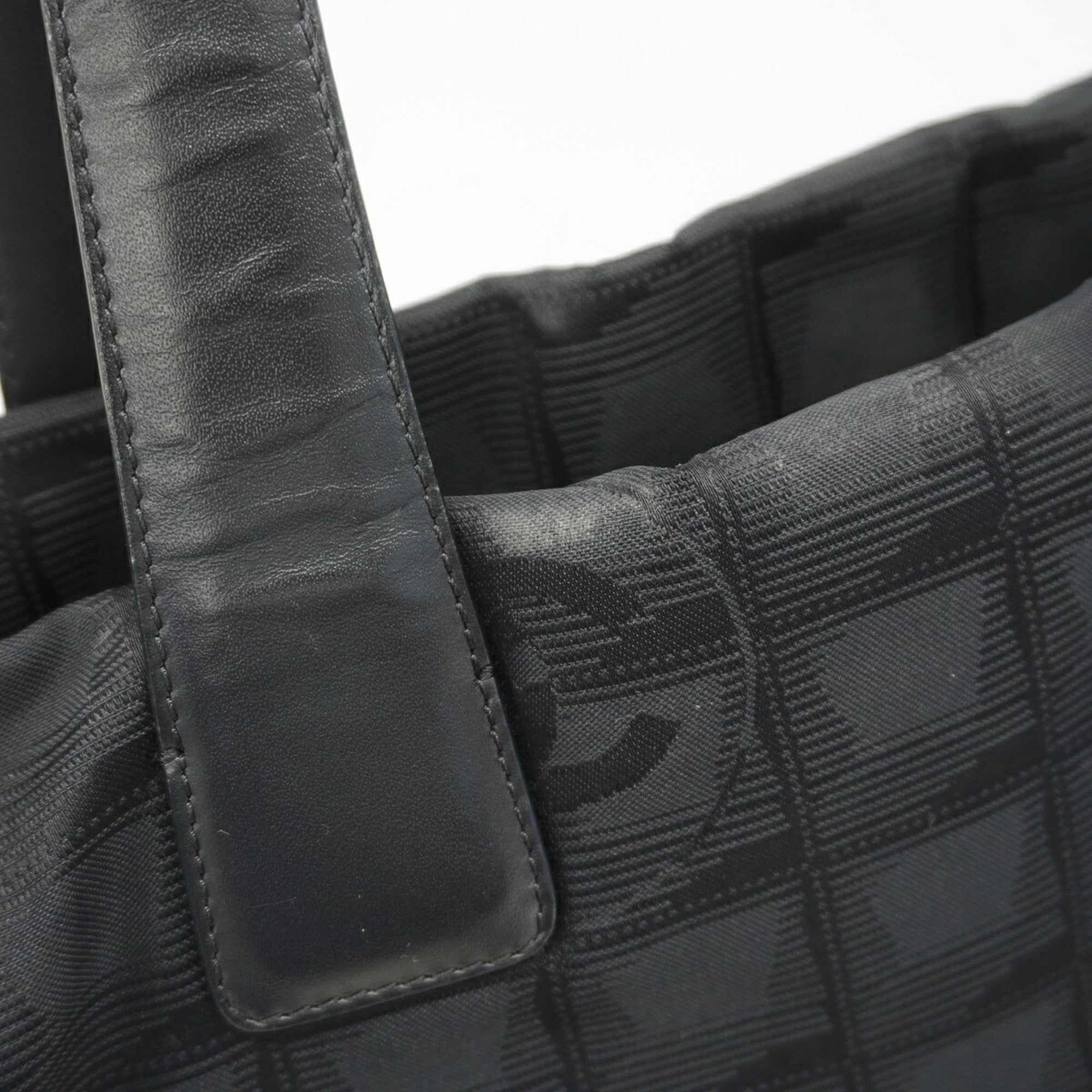 Chanel Black Nylon Tote Bag (Pre-Owned)