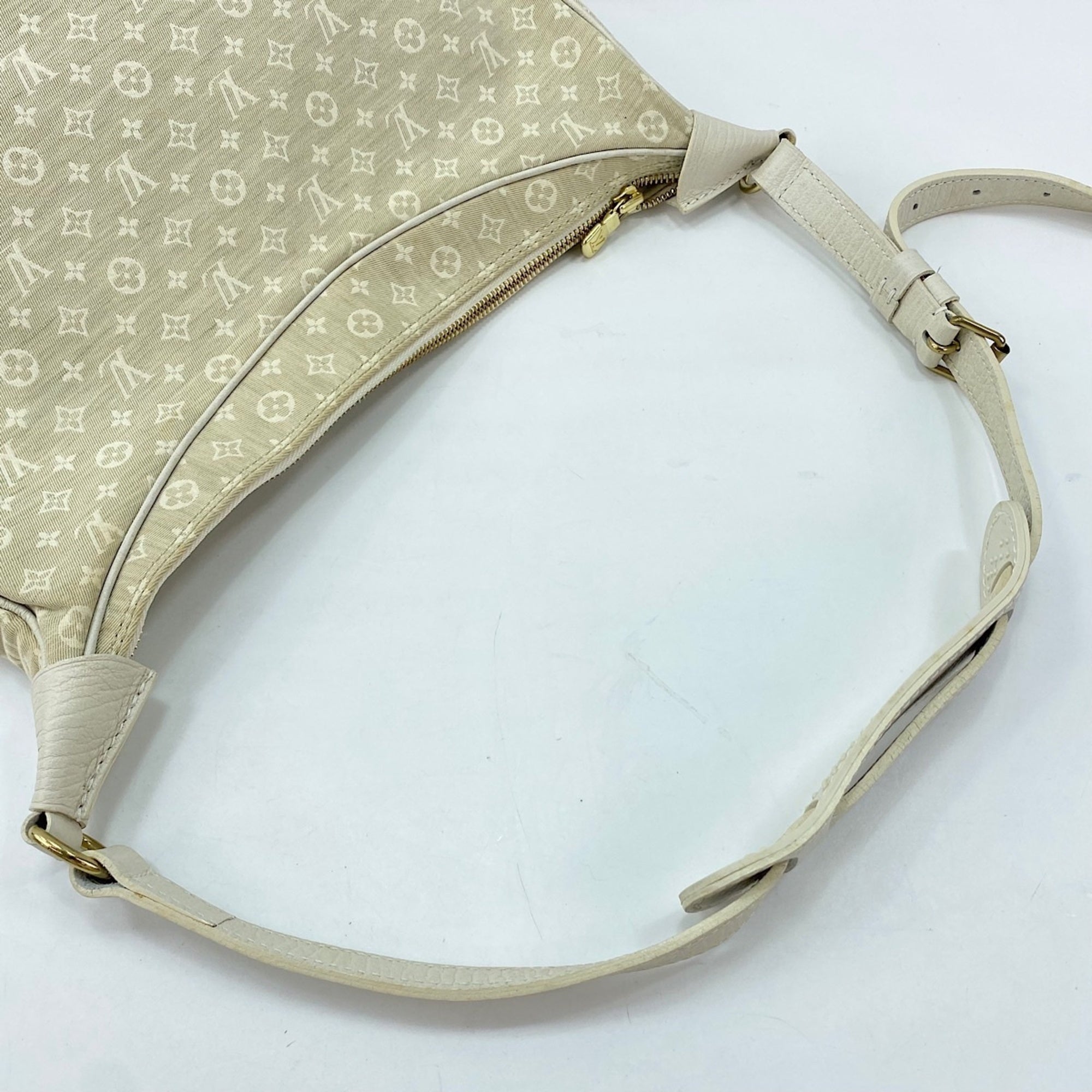 Louis Vuitton Beige Shoulder Bag (Pre-Owned)
