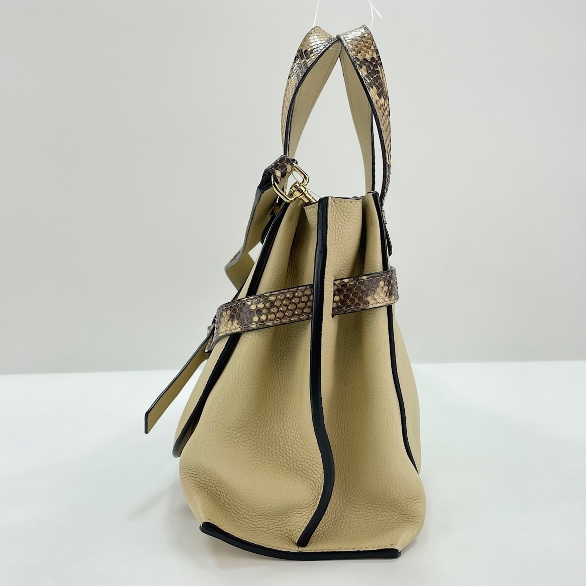 Loewe Beige Handbag (Pre-Owned)