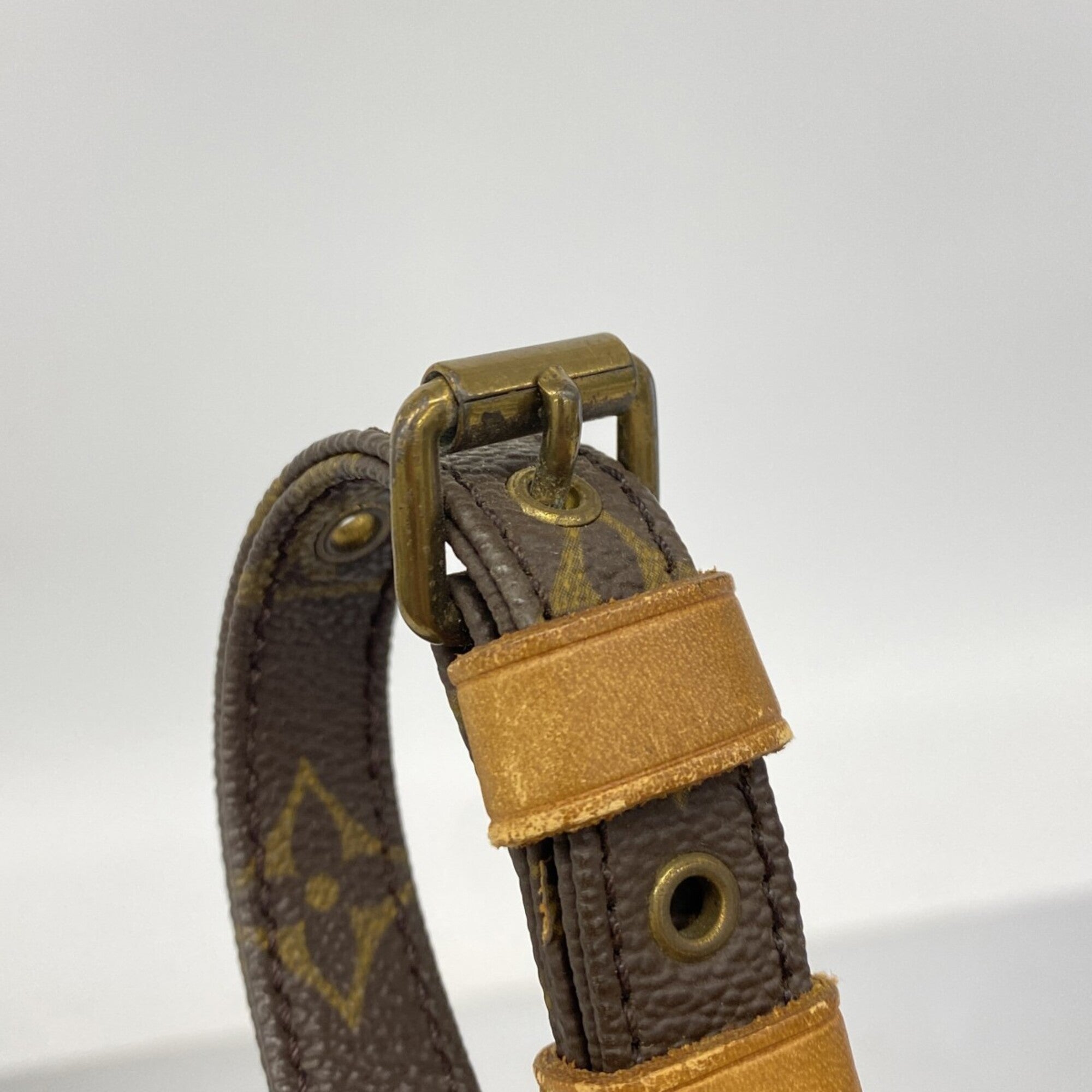 Louis Vuitton Brown Shoulder Bag (Pre-Owned)