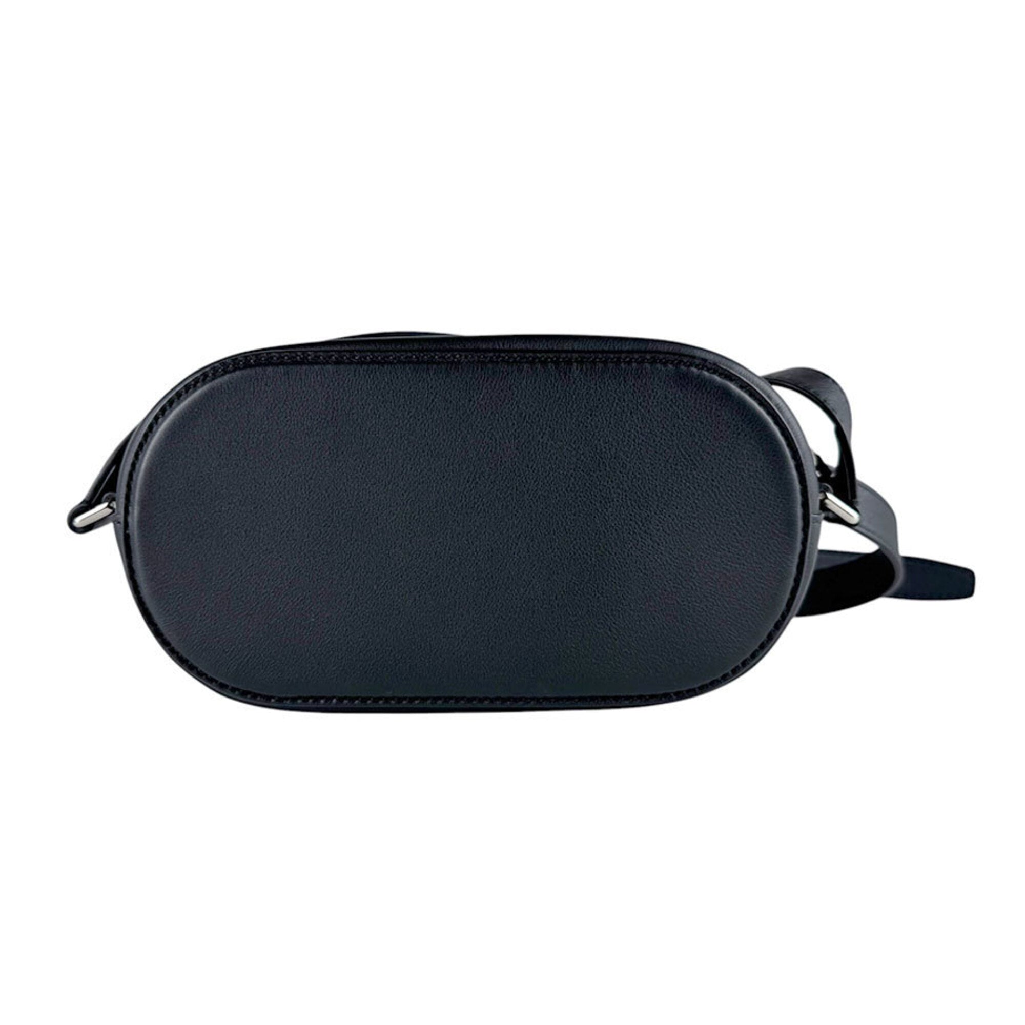 Salvatore Ferragamo Black Leather Handbag (Pre-Owned)
