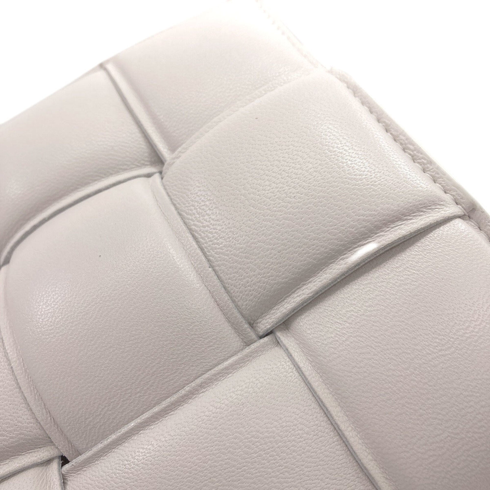 Bottega Veneta White Leather Handbag (Pre-Owned)