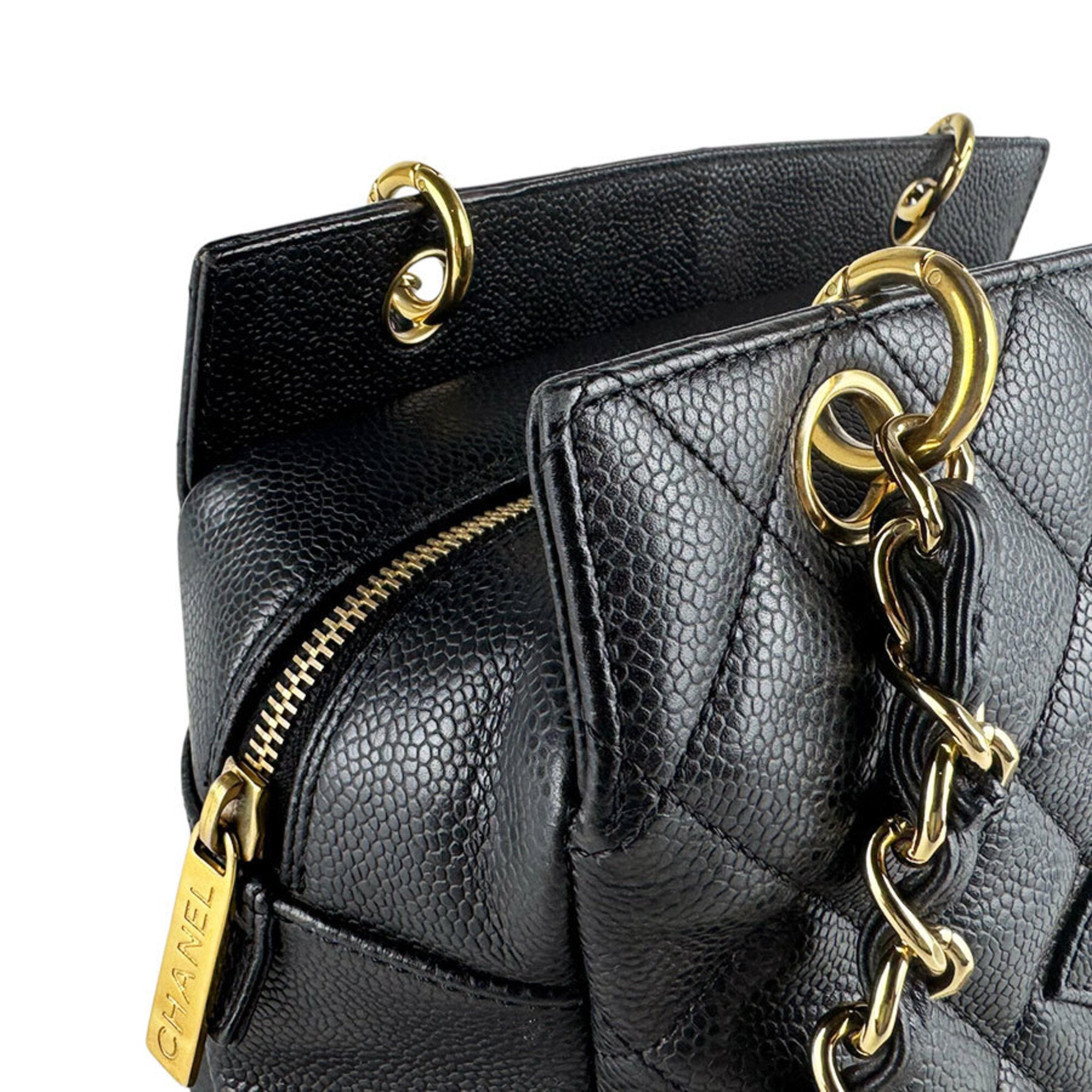 Chanel Black Grained Calfskin Handbag (Pre-Owned)