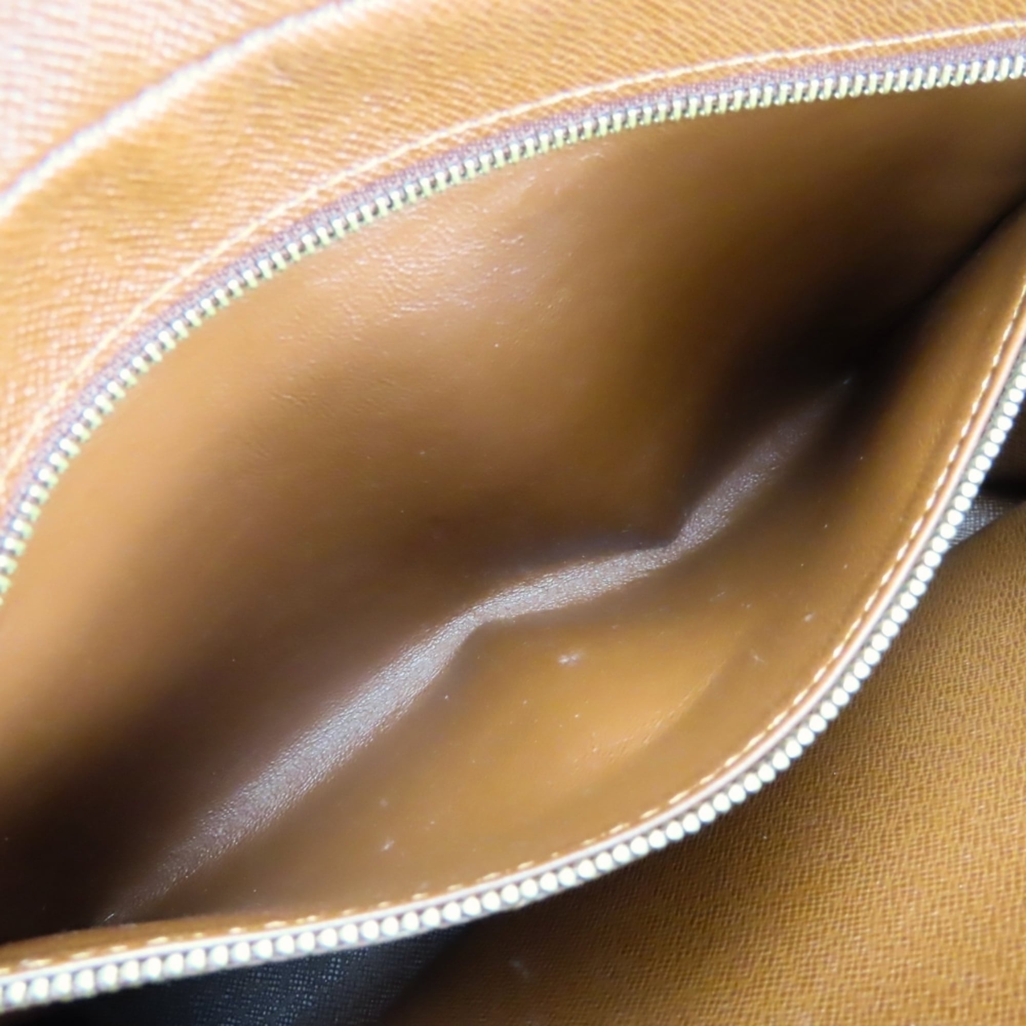 Louis Vuitton Brown Monogram Monogram Shoulder Bag (Pre-Owned)