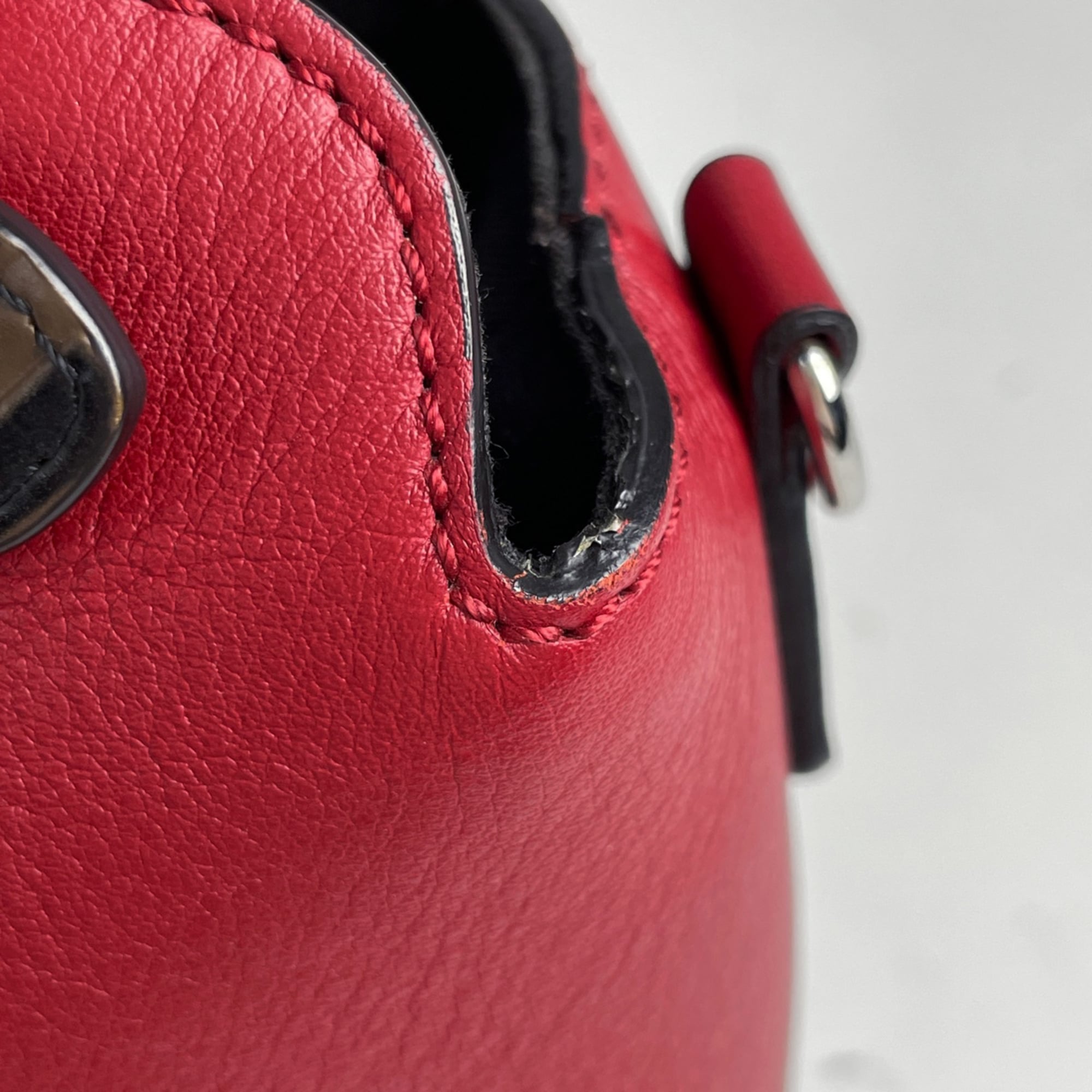 Fendi Red Color Leather Shoulder Bag (Pre-Owned)