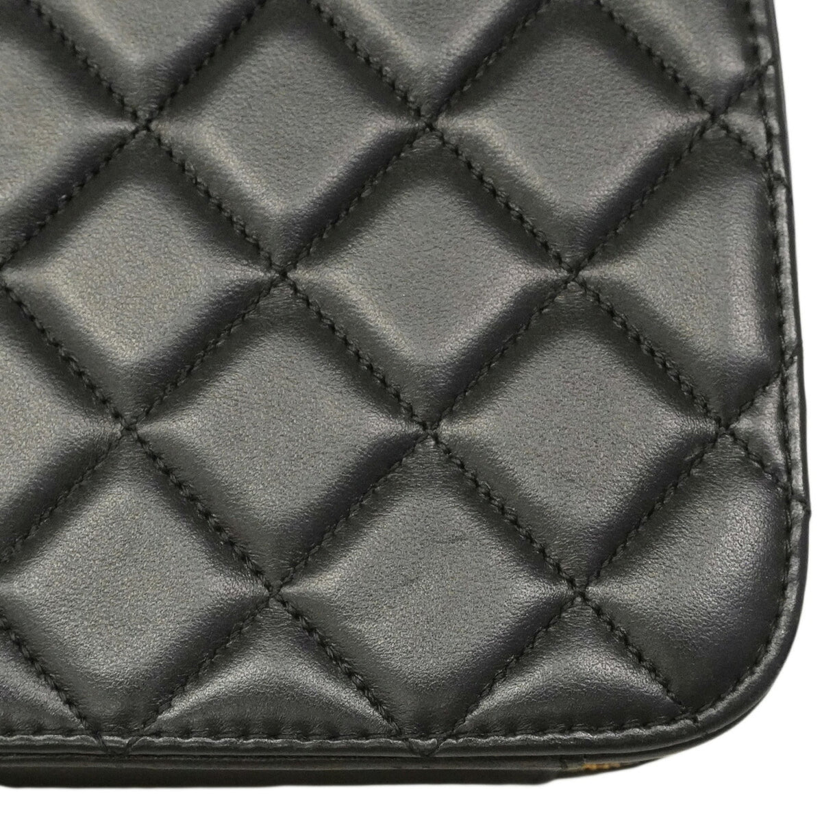 Chanel Black Leather Handbag (Pre-Owned)
