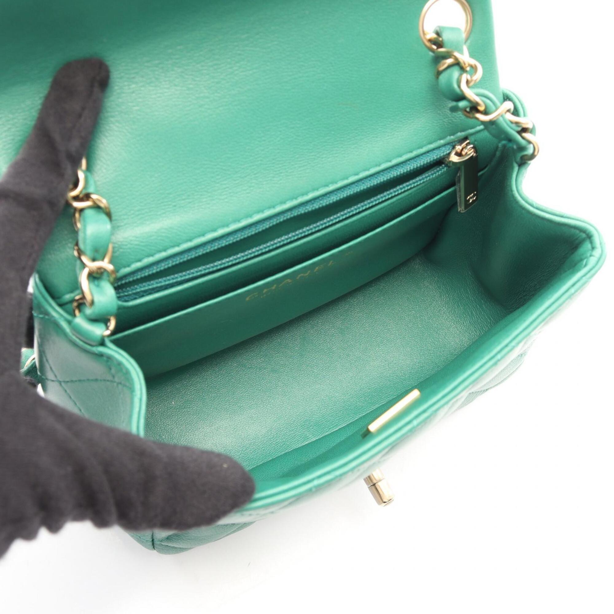Chanel Green Leather Handbag Shoulder Bag (Pre-Owned)