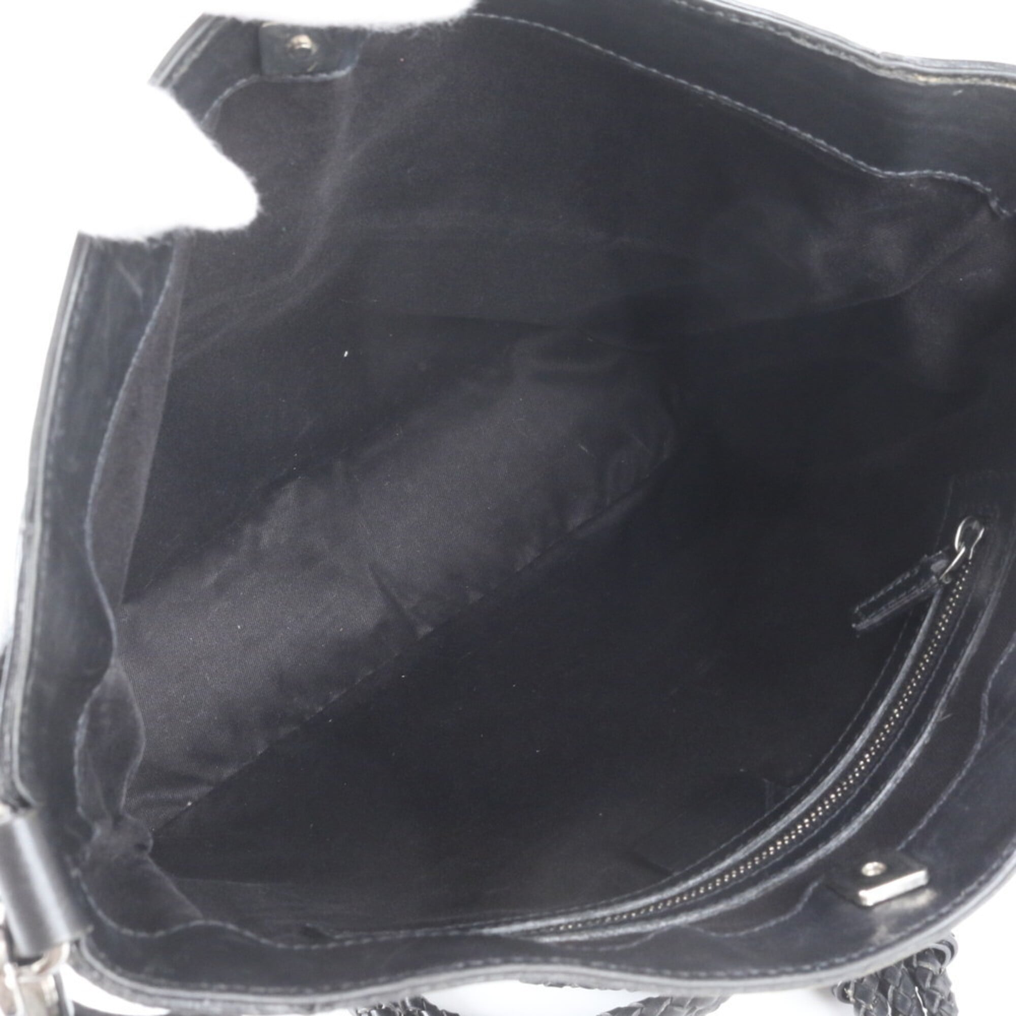 Gucci Gg Canvas Black Gg Canvas Shoulder Bag (Pre-Owned)