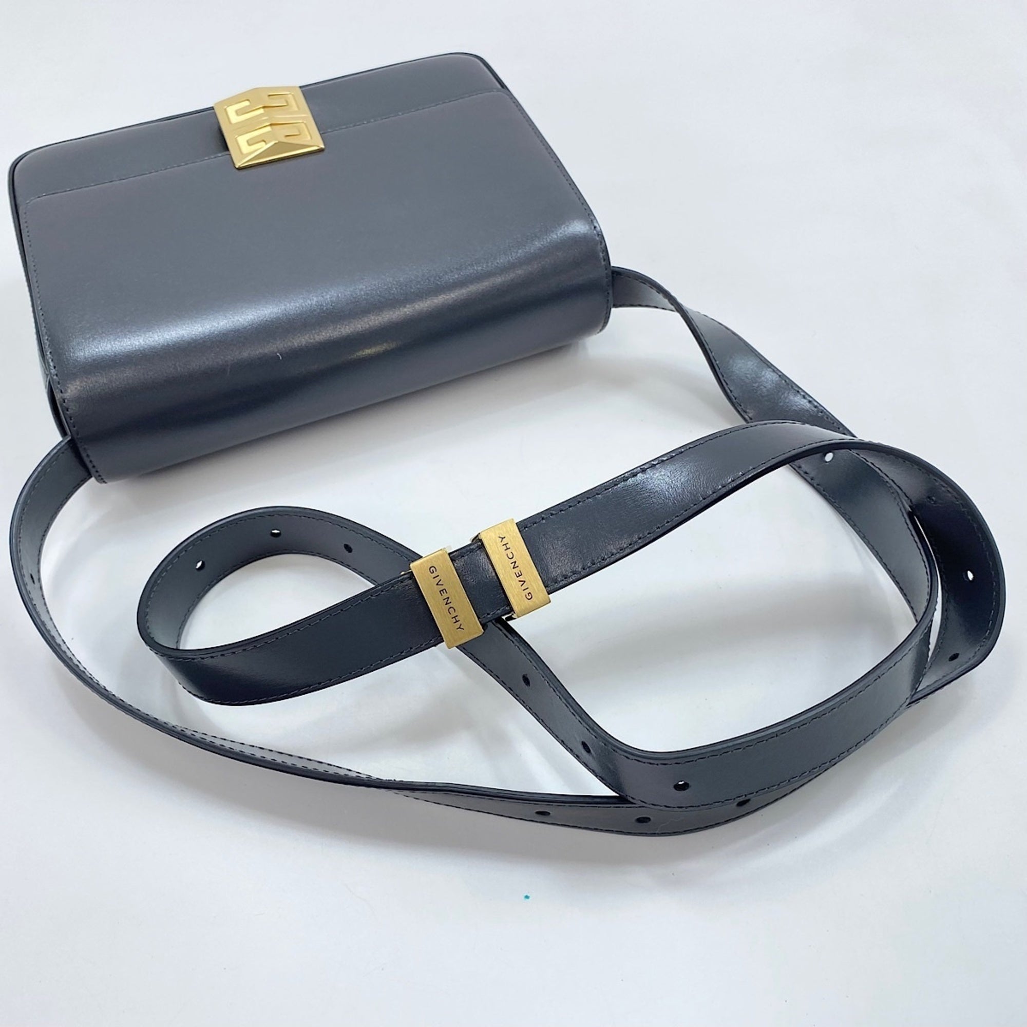 Givenchy Gray Leather Shoulder Bag (Pre-Owned)
