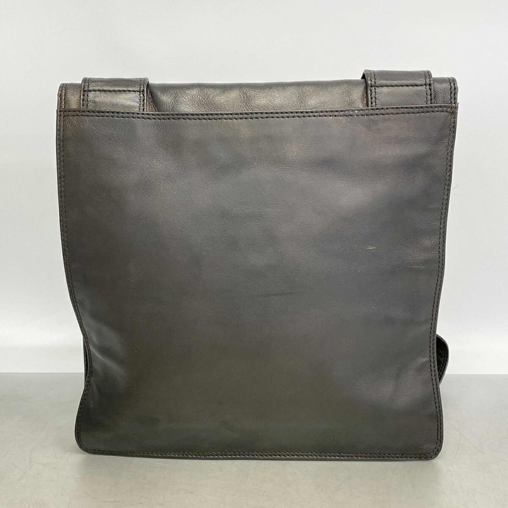 Chanel Black Leather Shoulder Bag (Pre-Owned)