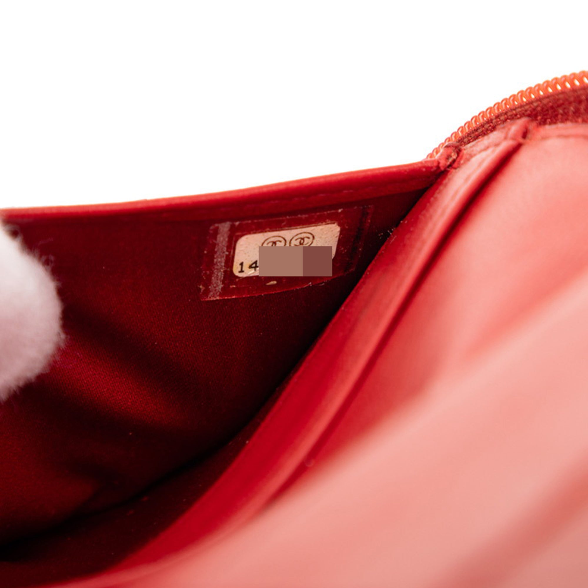 Chanel Red Color Leather Long Wallet (Bi-Fold) (Pre-Owned)