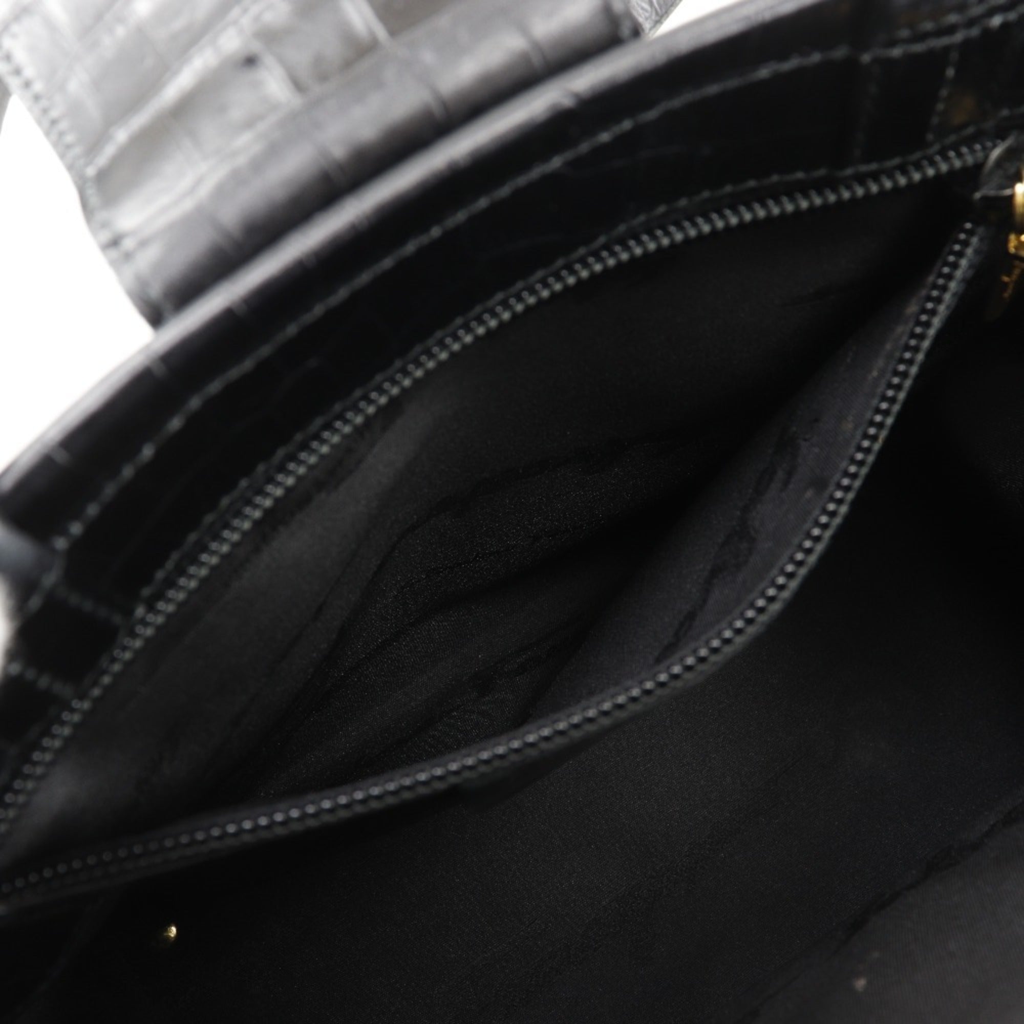 Salvatore Ferragamo Black Leather Handbag (Pre-Owned)