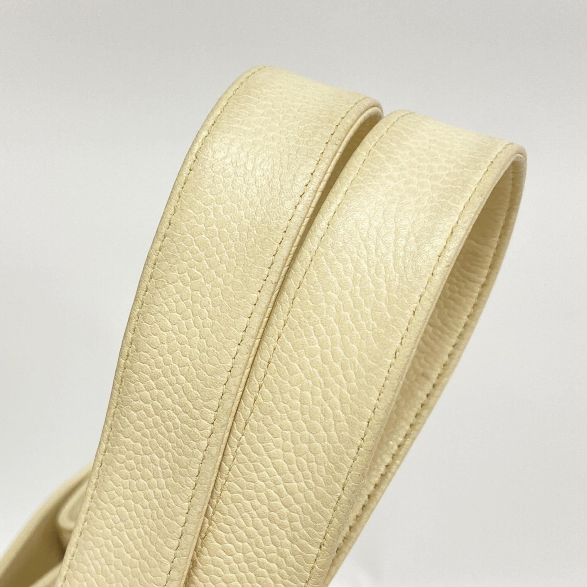 Chanel White Grained Calfskin Tote Bag (Pre-Owned)